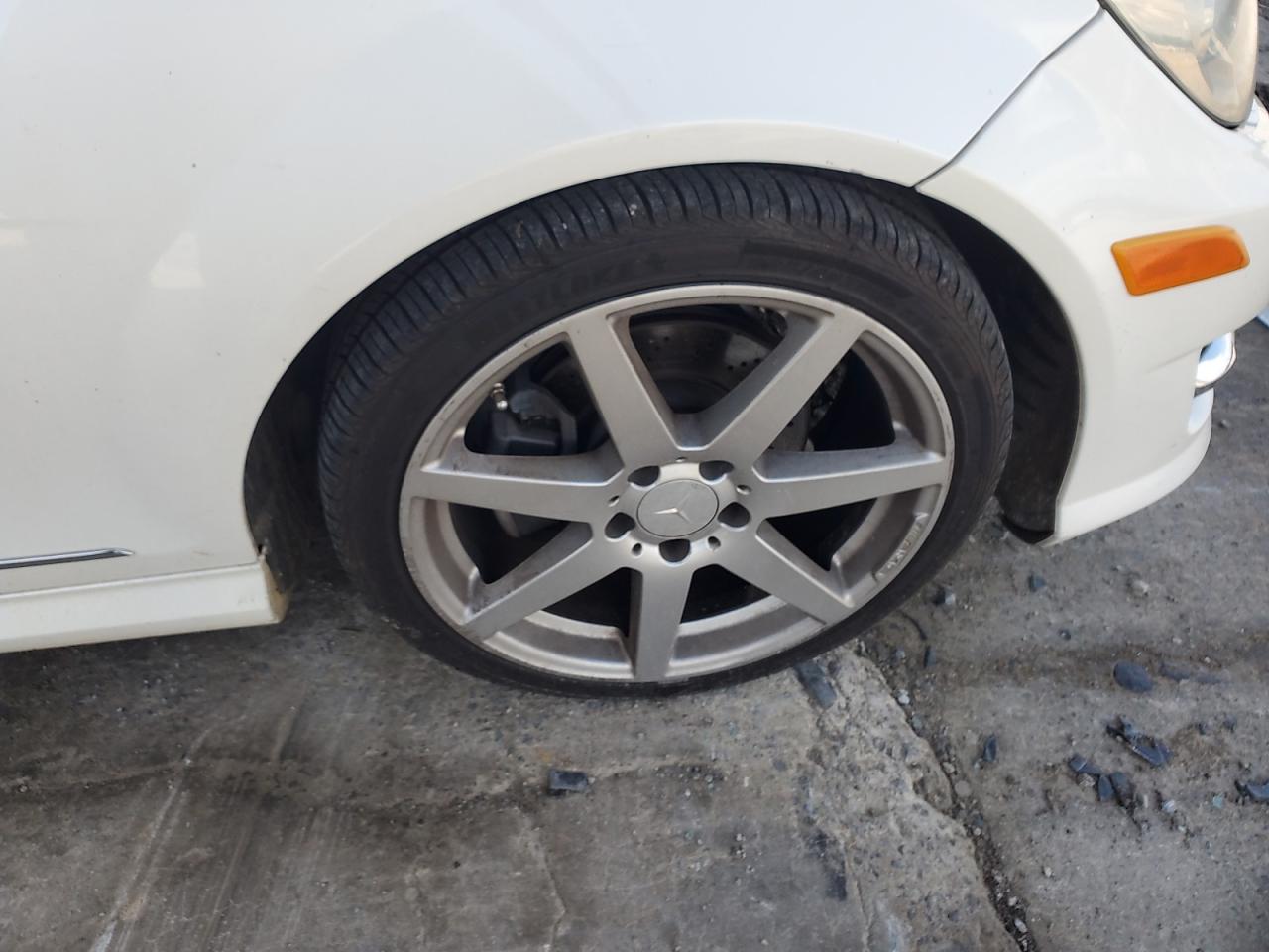 2014 Mercedes-benz C 250 White vin: WDDGF4HB2ER309293 Damage: Right Front Wheel, Curb Rash, > 12 Inches