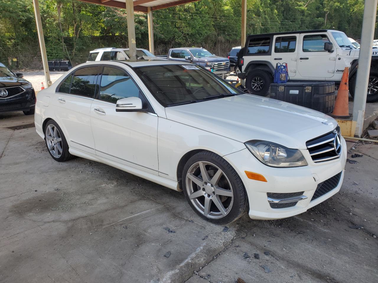 2014 Mercedes-benz C 250 White vin: WDDGF4HB2ER309293 Damage: Right Front Door, Dent(S) W/ Paint Dmg, 5 To 6 Inches