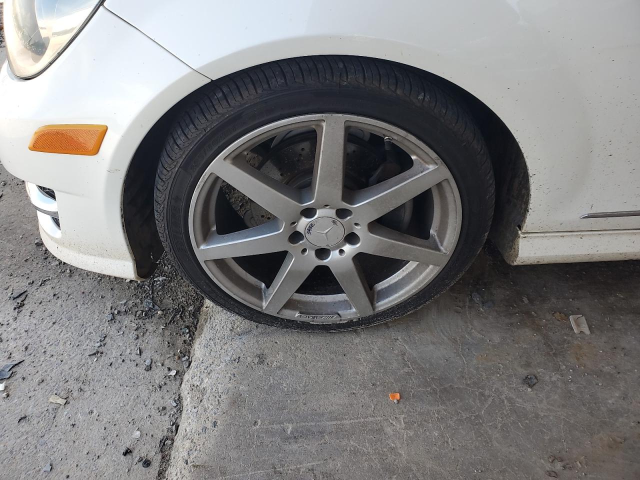 2014 Mercedes-benz C 250 White vin: WDDGF4HB2ER309293 Damage: Left Front Wheel, Curb Rash, > 12 Inches