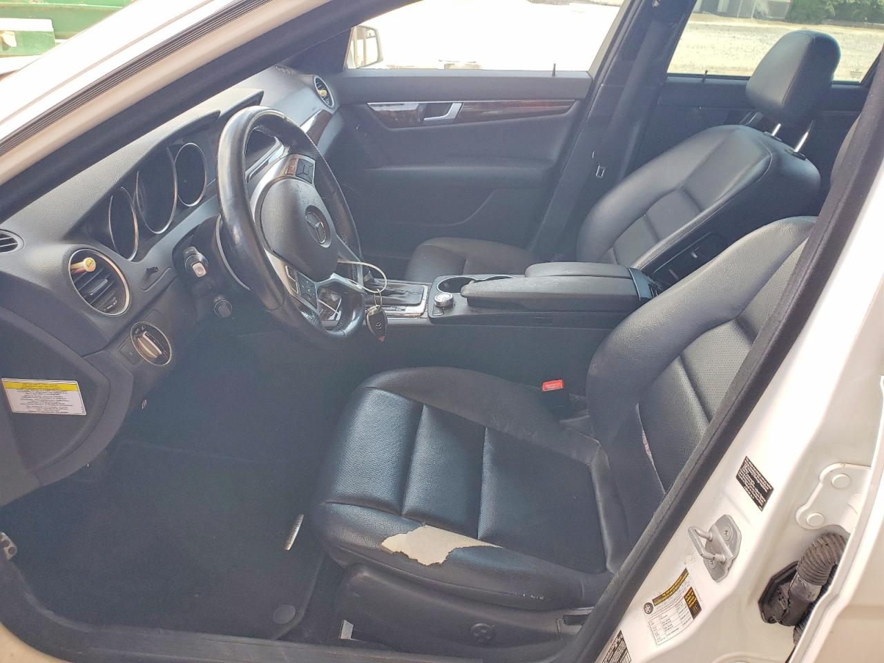 2014 Mercedes-benz C 250 White vin: WDDGF4HB2ER309293