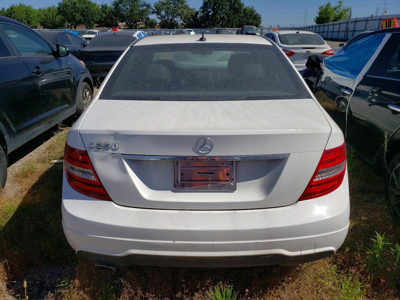 2014 Mercedes-benz C 250 White vin: WDDGF4HB2ER310671
