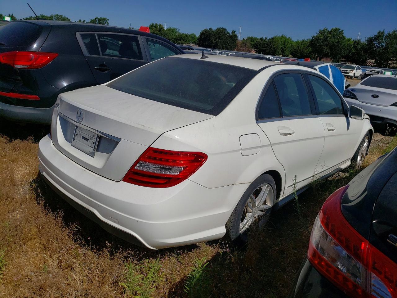 2014 Mercedes-benz C 250 White vin: WDDGF4HB2ER310671