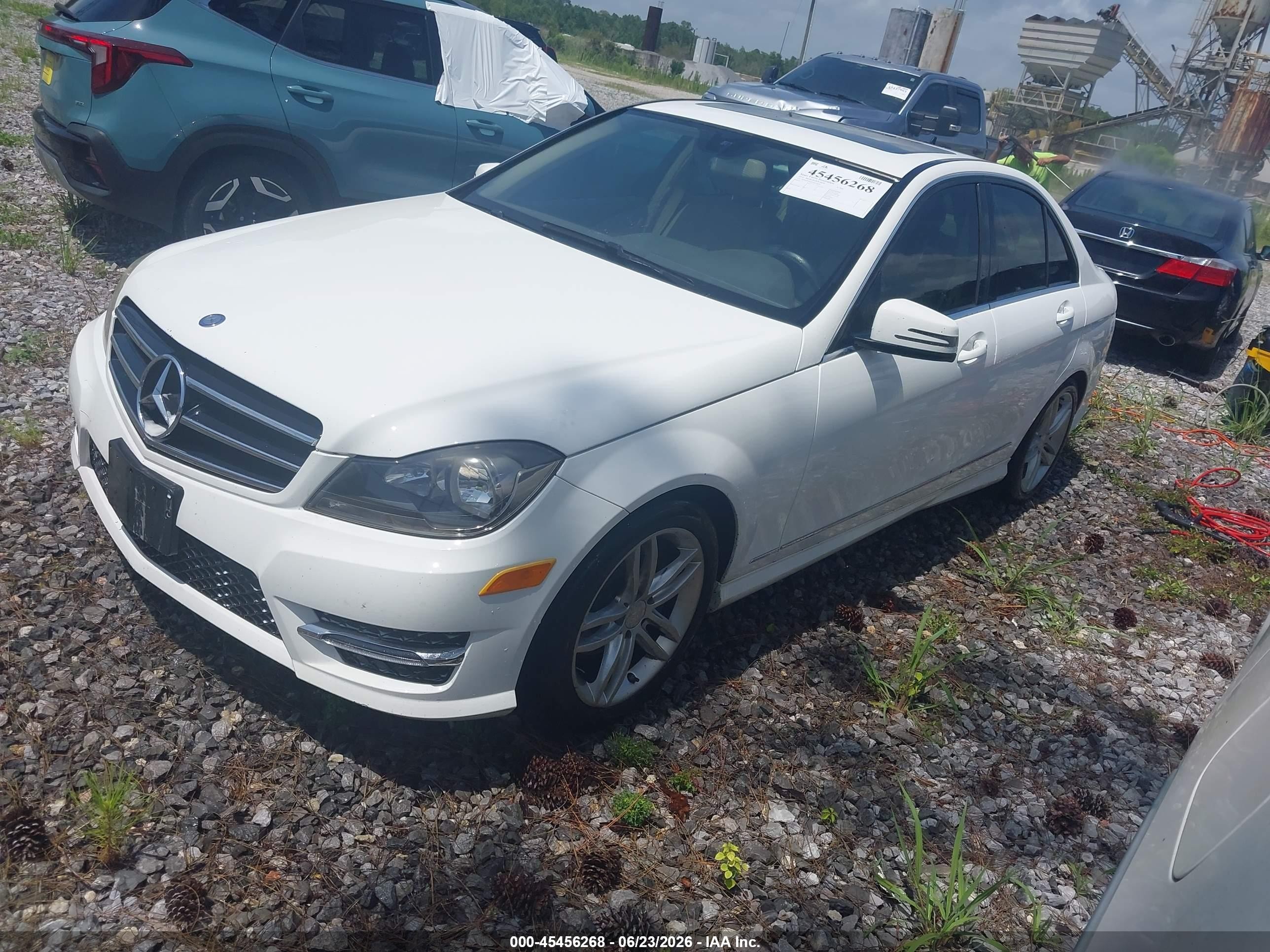 2014 Mercedes-benz C 250 Sport White vin: WDDGF4HB2ER317636