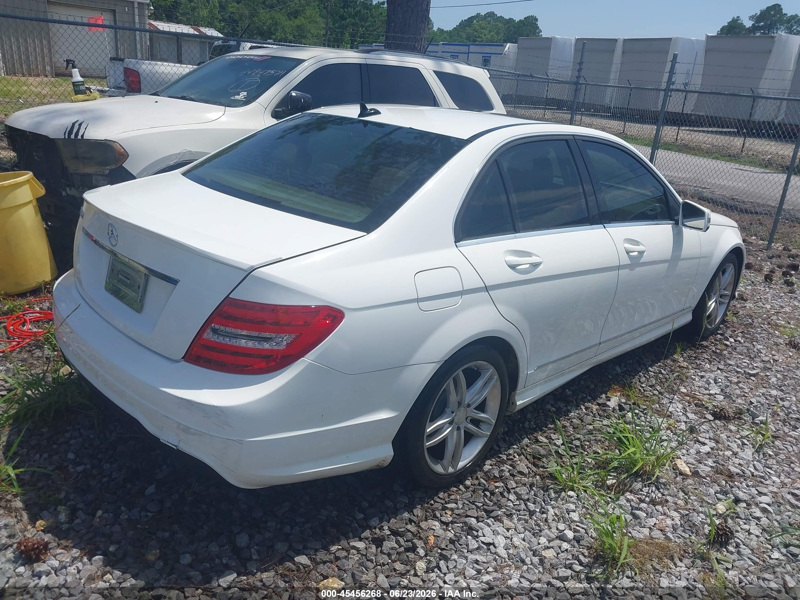2014 Mercedes-benz C 250 Sport White vin: WDDGF4HB2ER317636