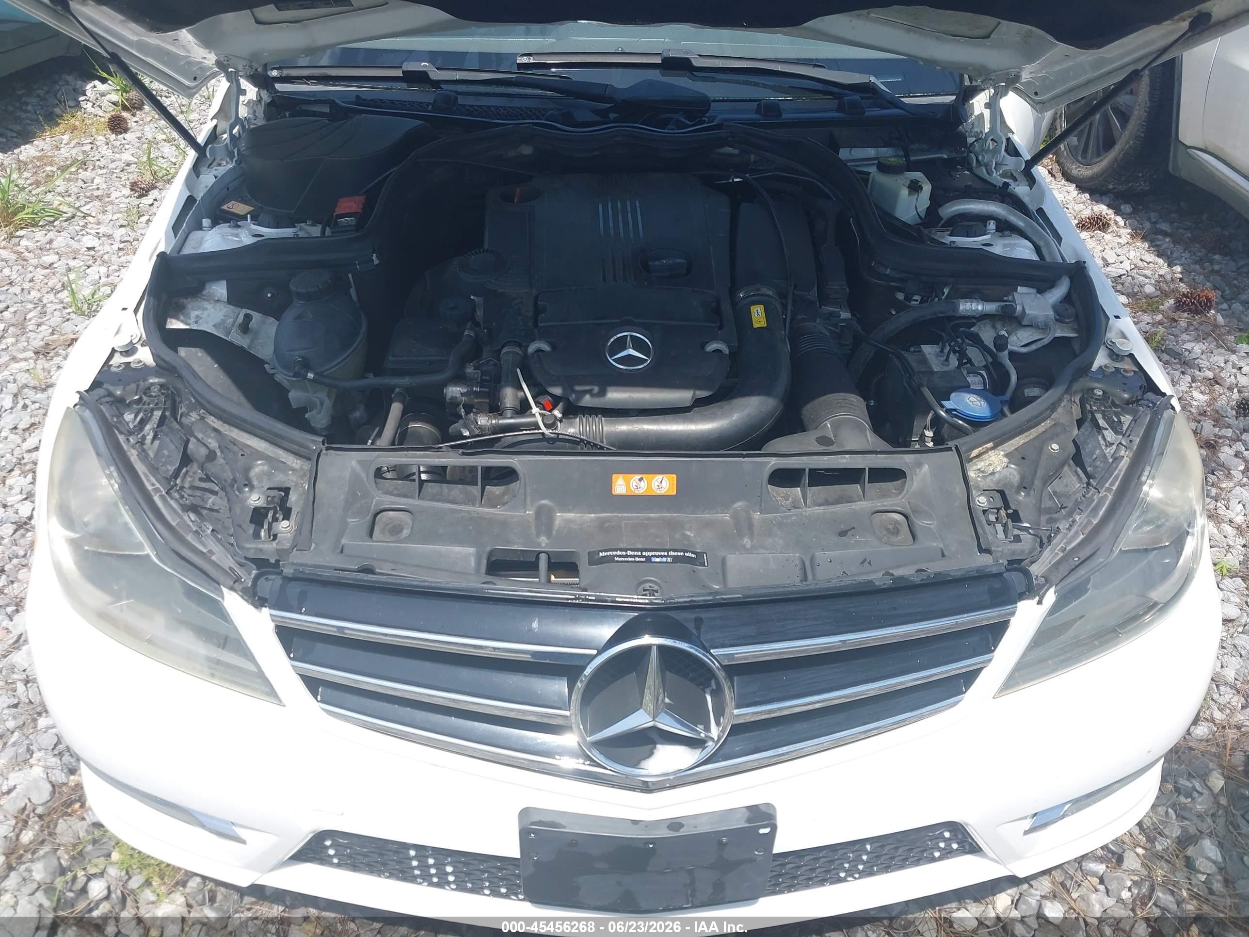 2014 Mercedes-benz C 250 Sport White vin: WDDGF4HB2ER317636