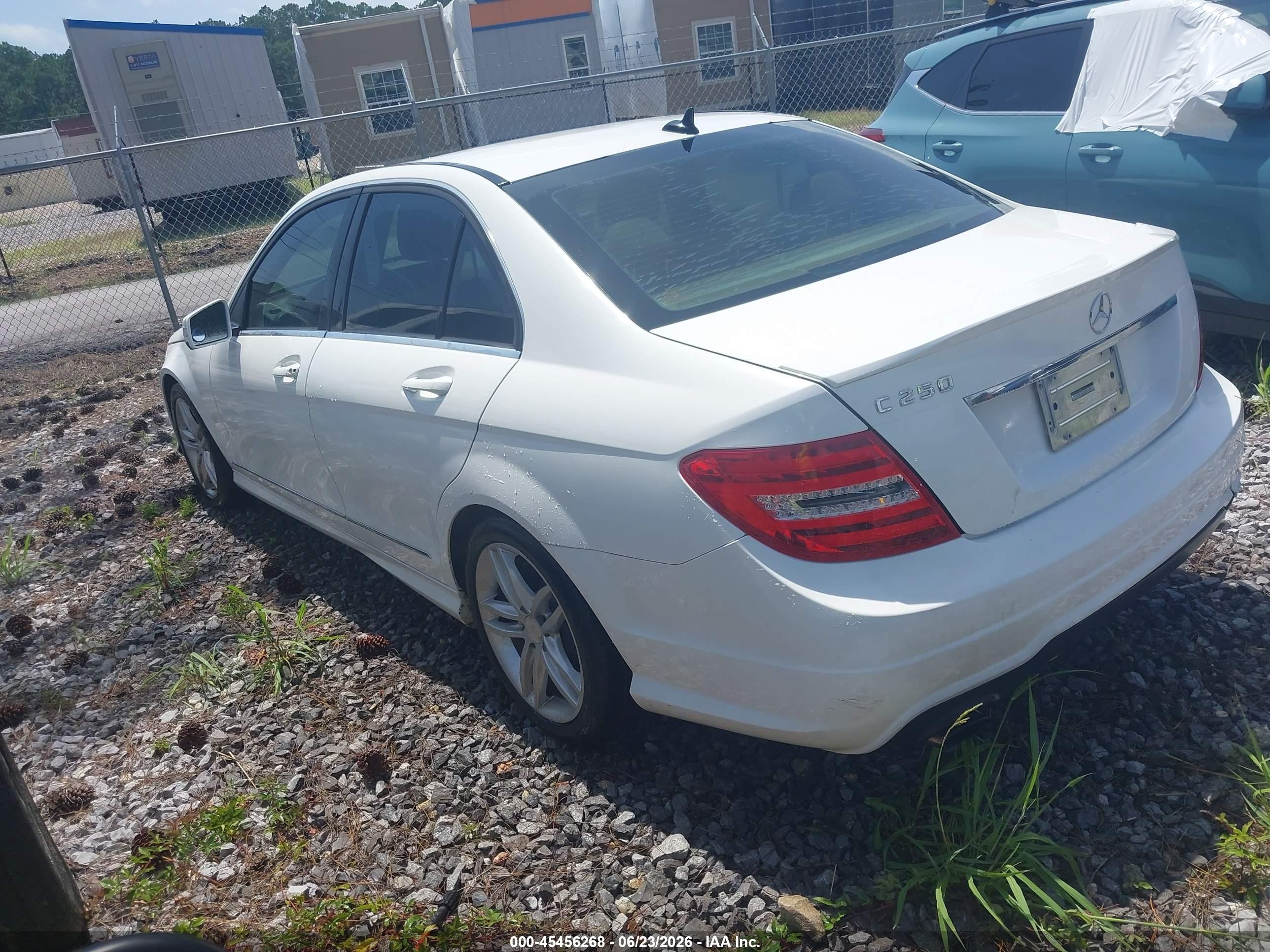 2014 Mercedes-benz C 250 Sport White vin: WDDGF4HB2ER317636