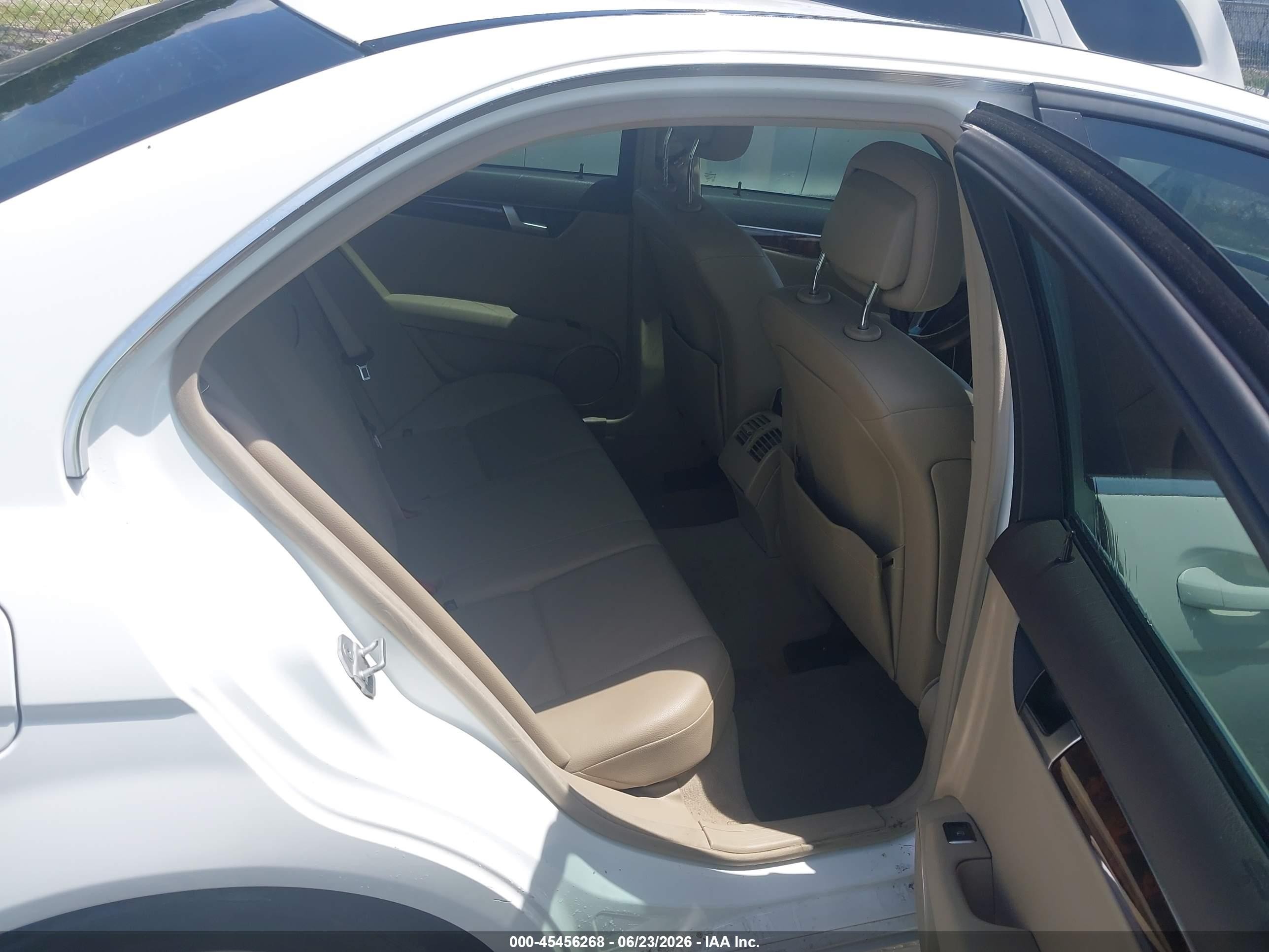 2014 Mercedes-benz C 250 Sport White vin: WDDGF4HB2ER317636