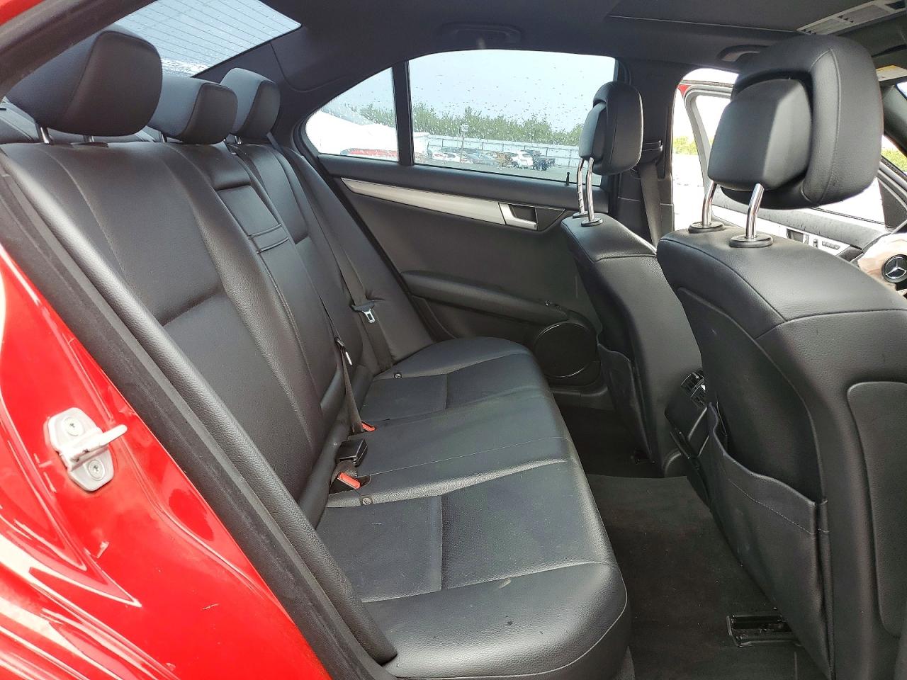 2012 Mercedes-benz C 250 Красный vin: WDDGF4HB3CA634899