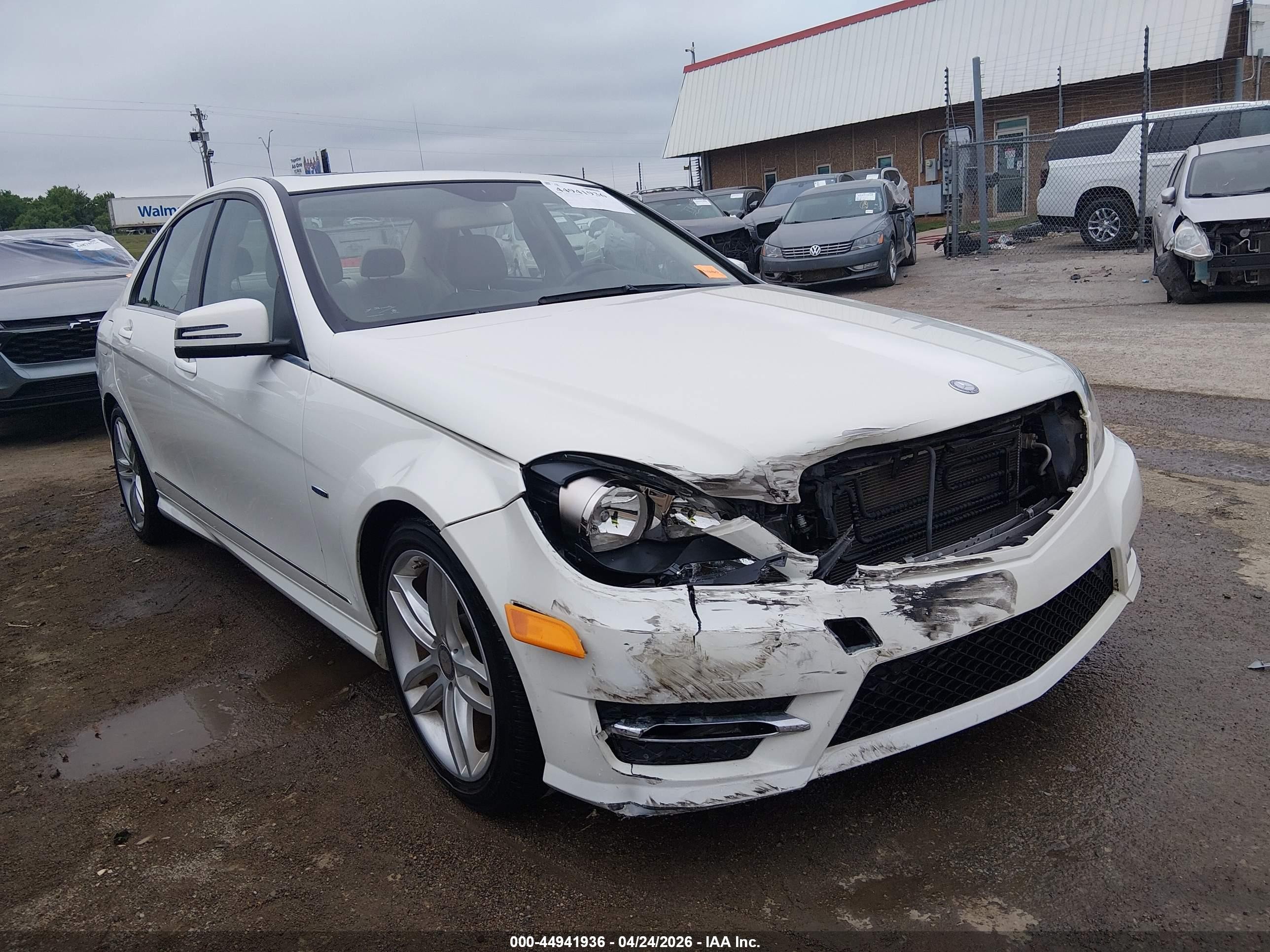 2012 Mercedes-benz C 250 Sport White vin: WDDGF4HB3CA638127