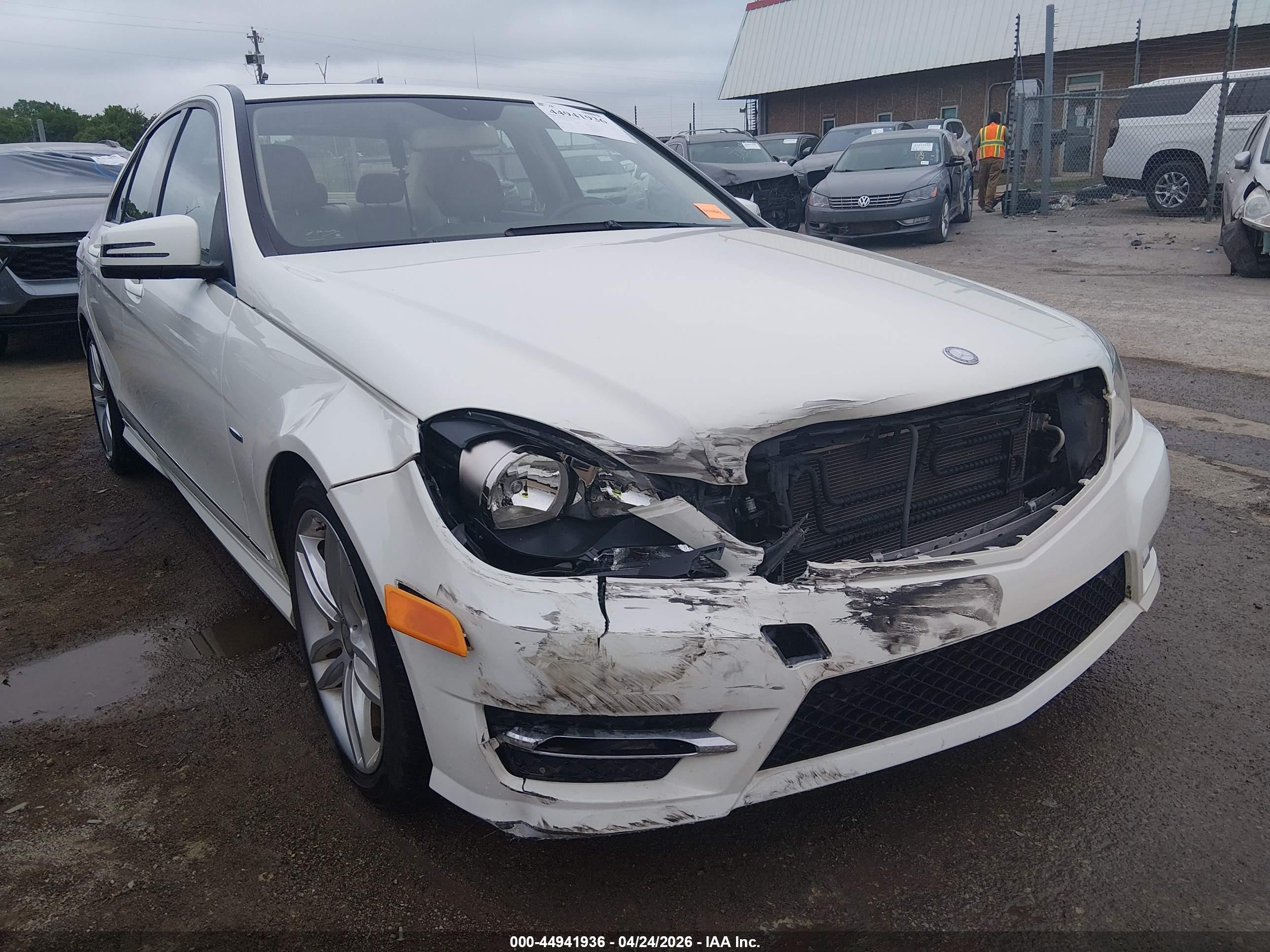 2012 Mercedes-benz C 250 Sport White vin: WDDGF4HB3CA638127