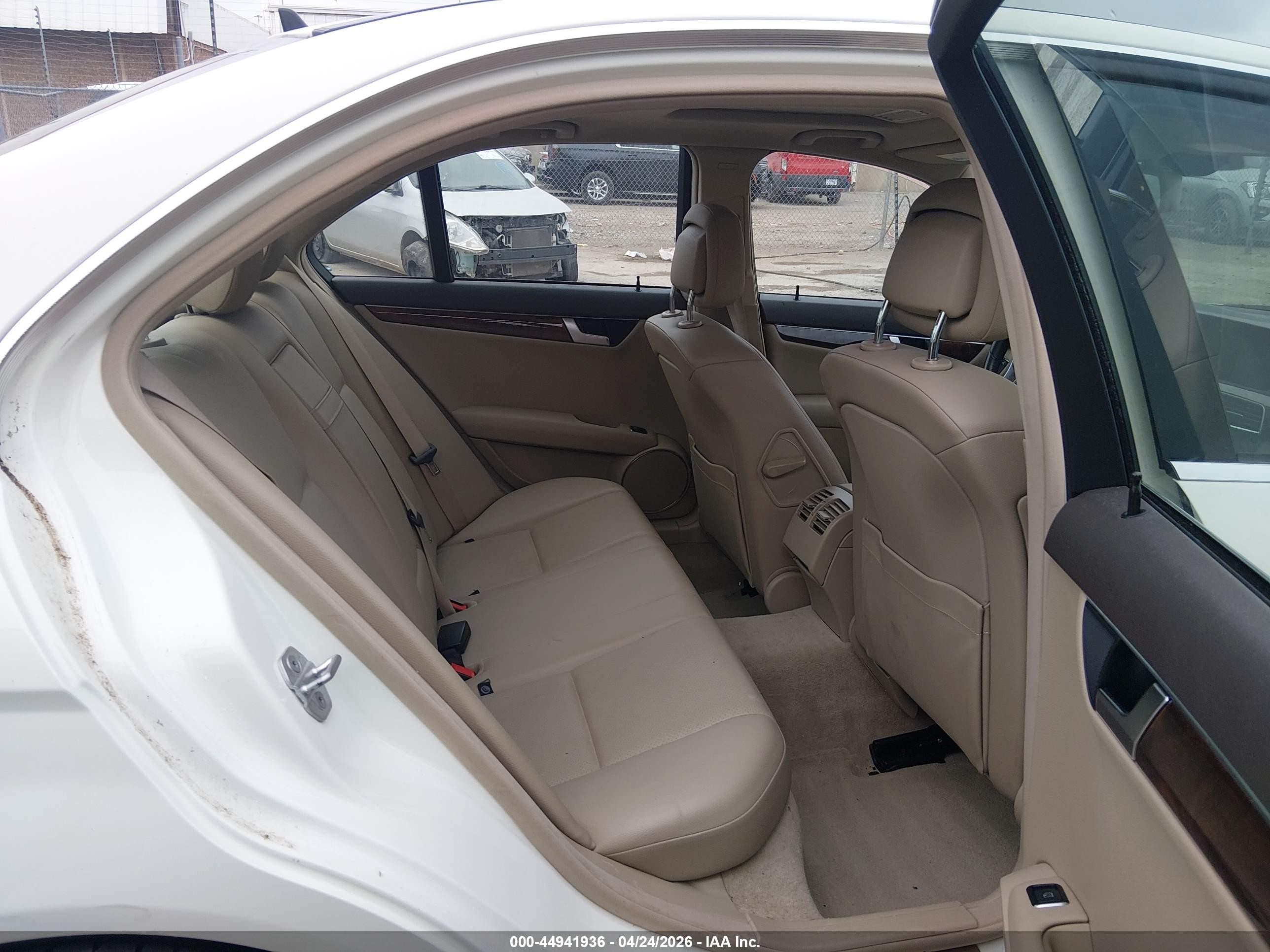 2012 Mercedes-benz C 250 Sport White vin: WDDGF4HB3CA638127