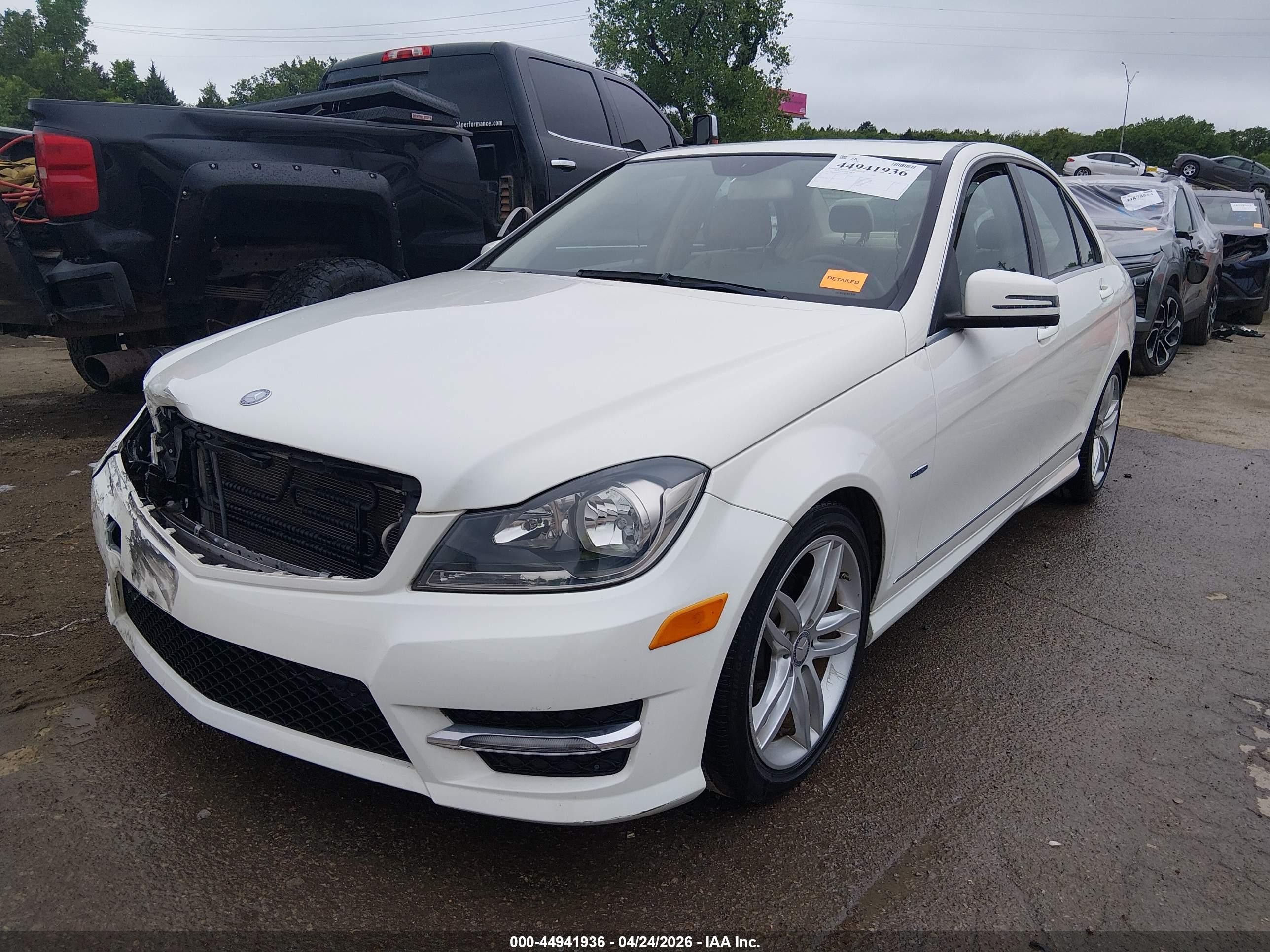 2012 Mercedes-benz C 250 Sport White vin: WDDGF4HB3CA638127