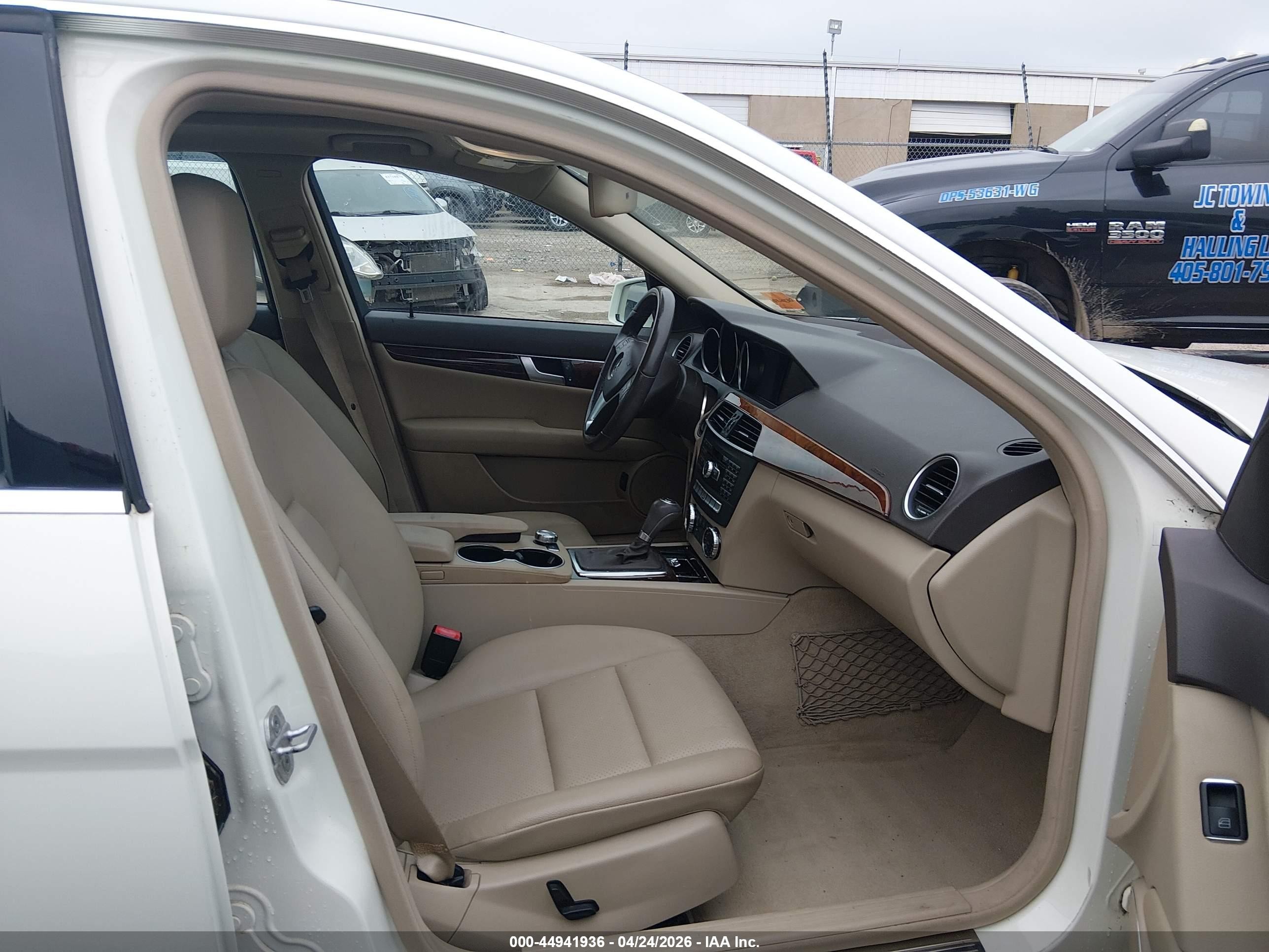 2012 Mercedes-benz C 250 Sport White vin: WDDGF4HB3CA638127