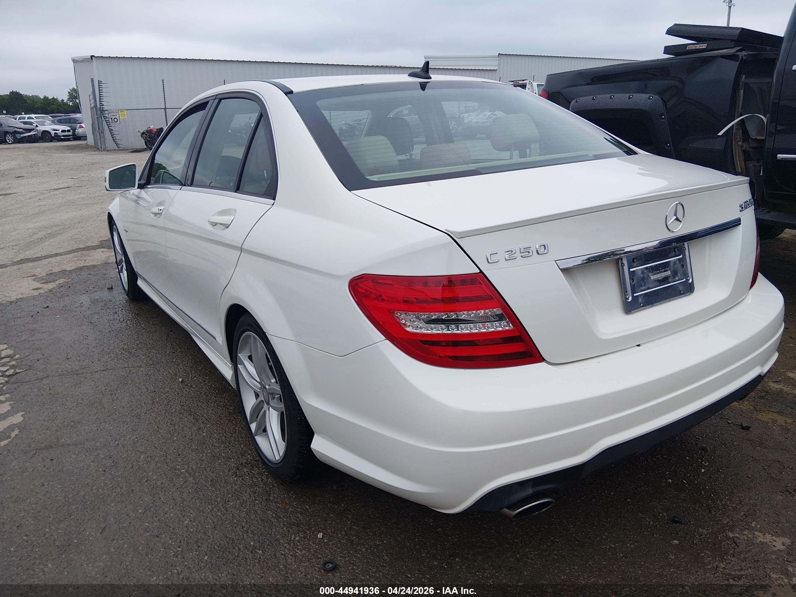 2012 Mercedes-benz C 250 Sport White vin: WDDGF4HB3CA638127