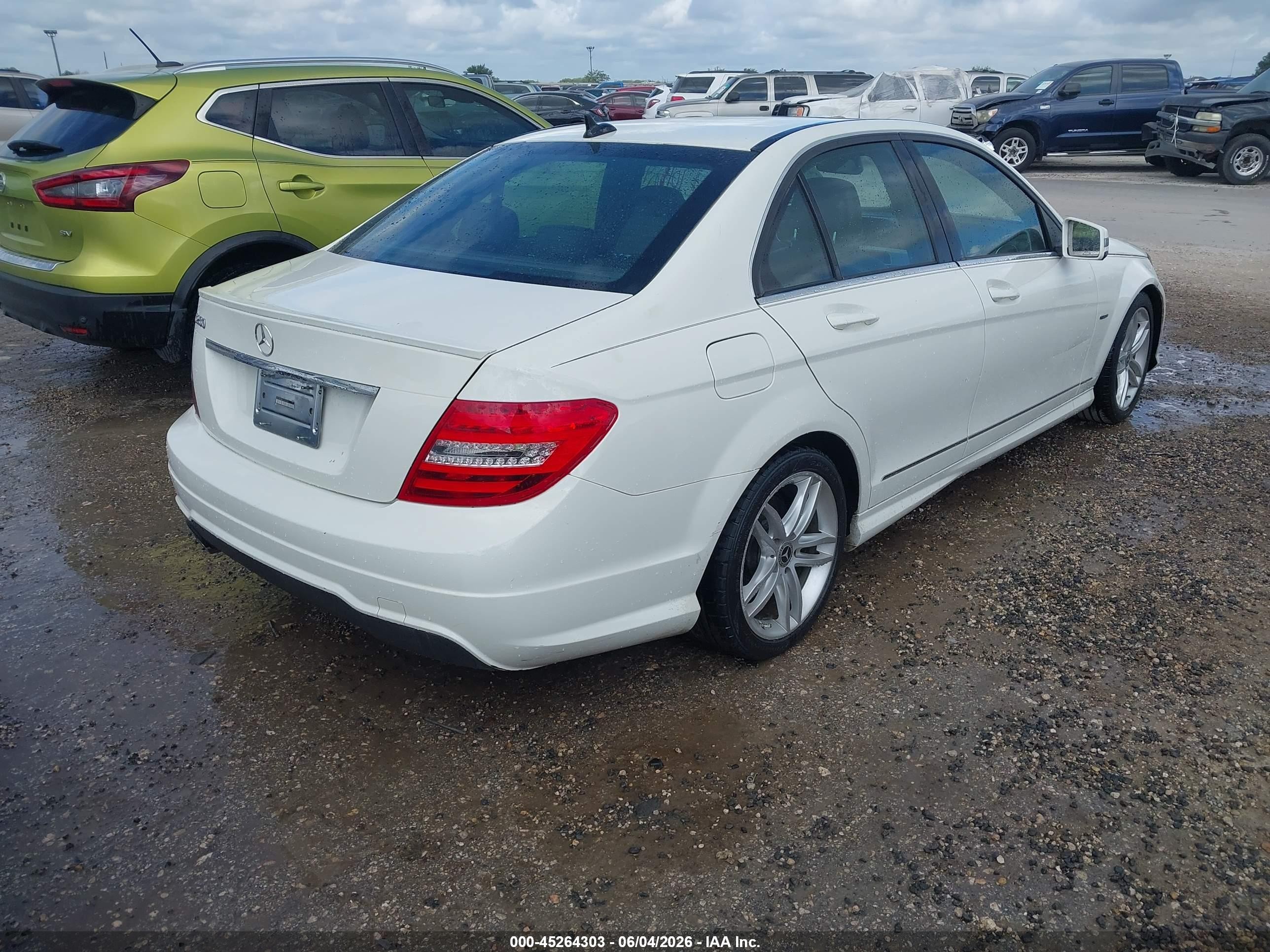 2012 Mercedes-benz C 250 Sport White vin: WDDGF4HB3CA701291