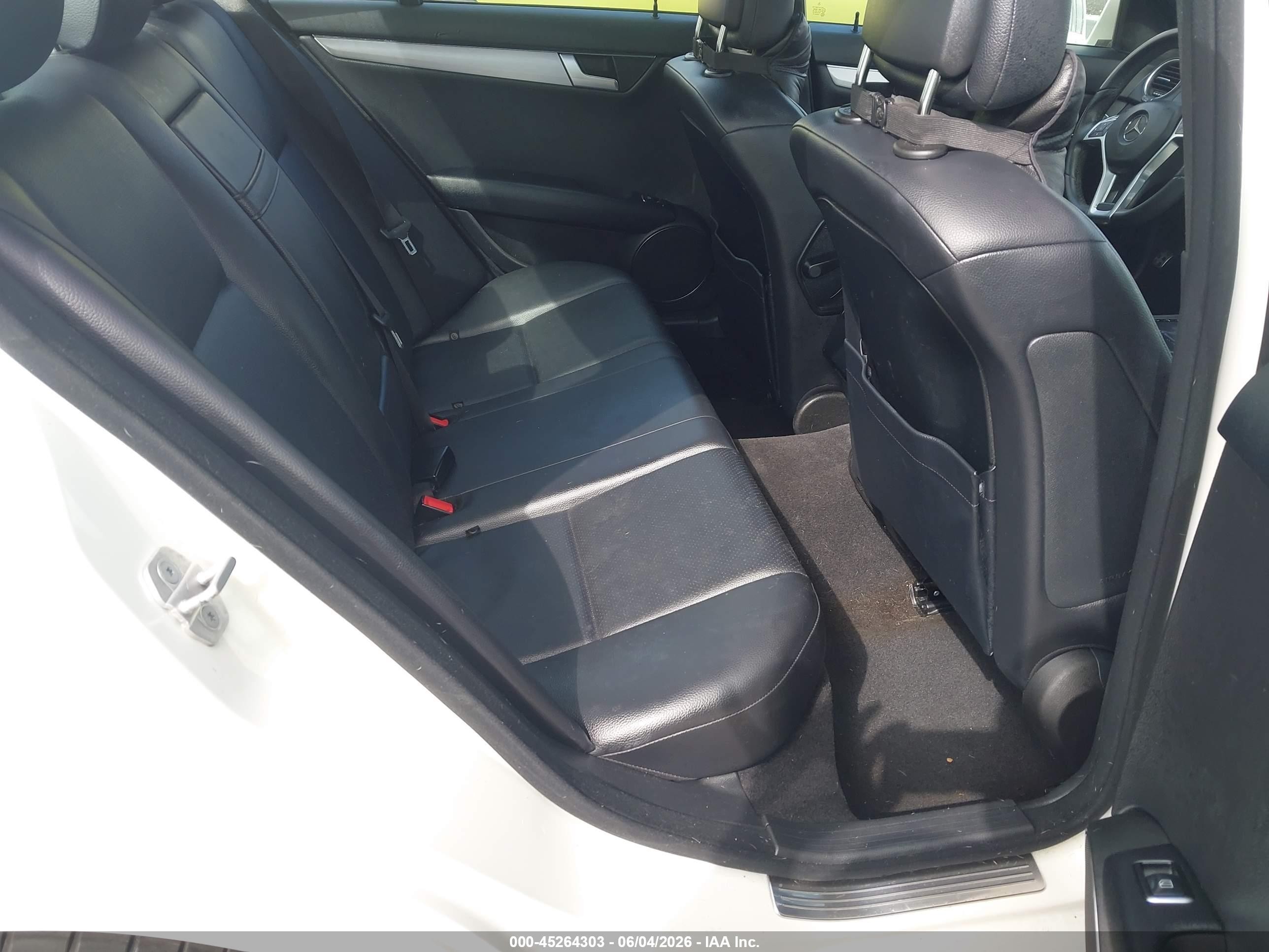 2012 Mercedes-benz C 250 Sport White vin: WDDGF4HB3CA701291