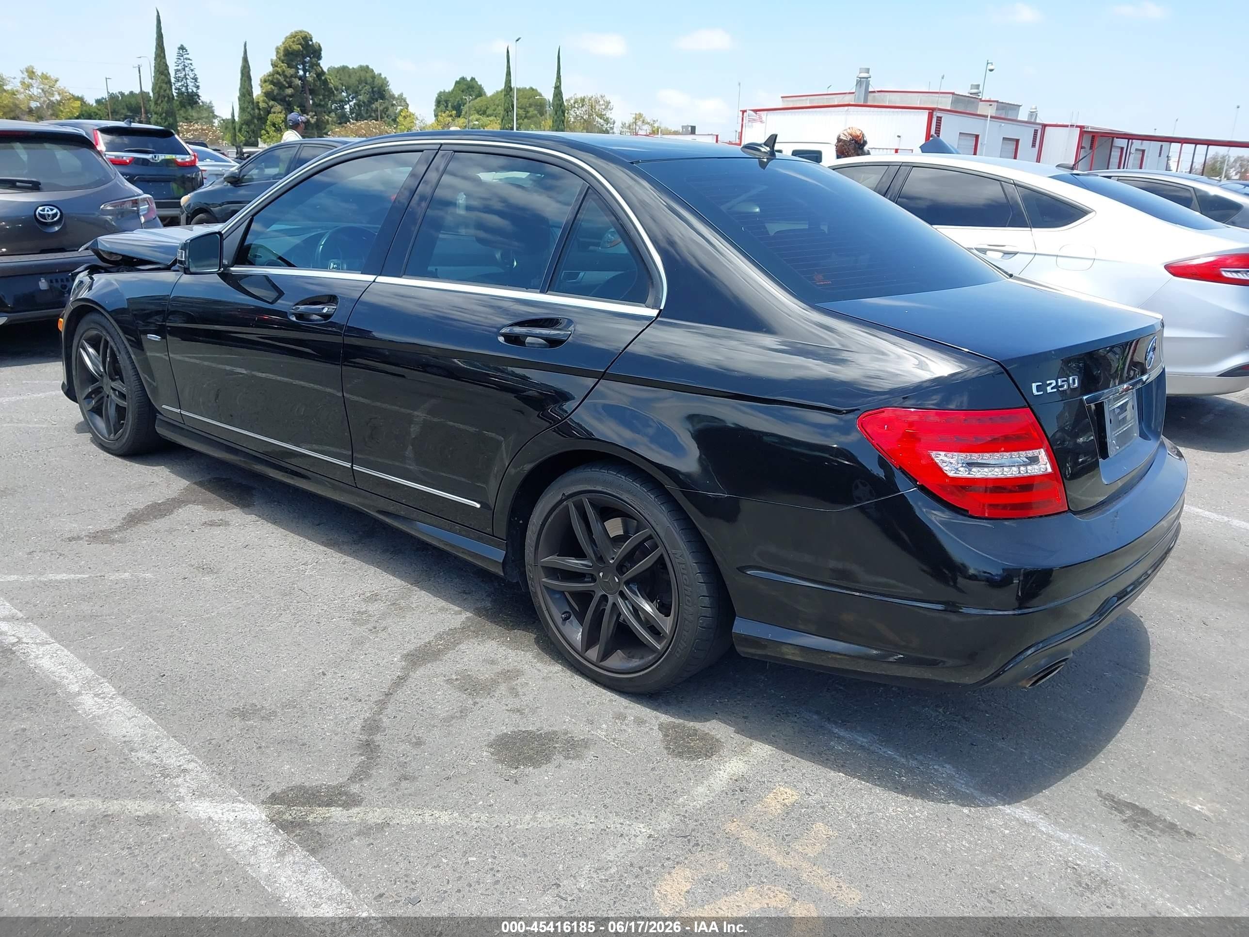 2012 Mercedes-benz C 250 Sport Черный vin: WDDGF4HB3CF853428