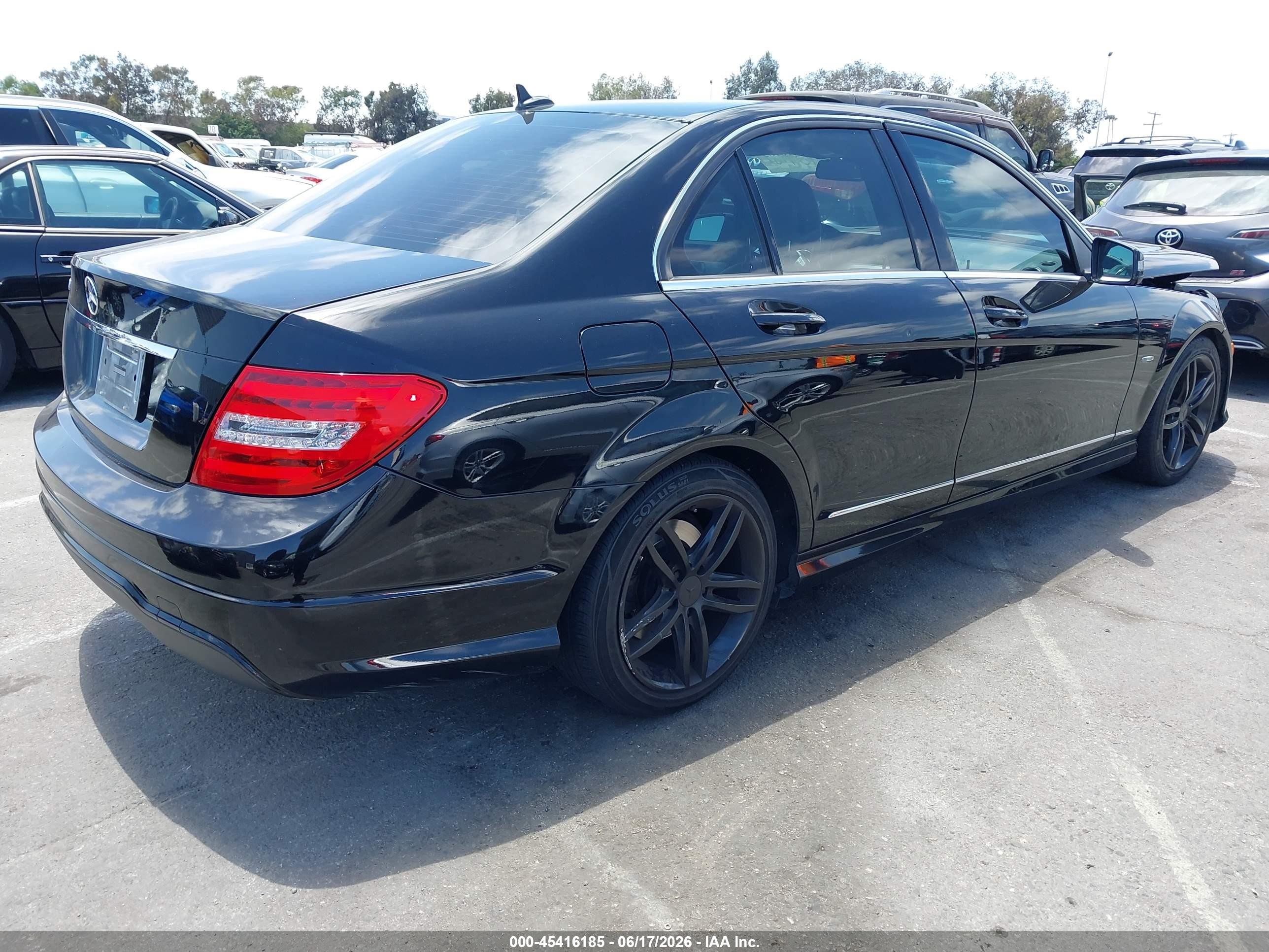 2012 Mercedes-benz C 250 Sport Черный vin: WDDGF4HB3CF853428