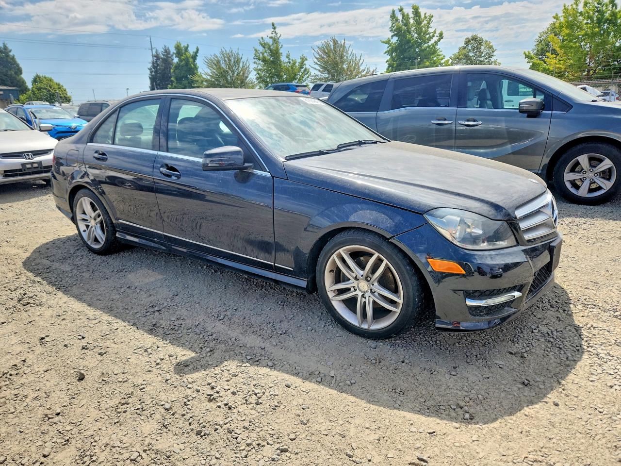 2012 Mercedes-benz C 250 Черный vin: WDDGF4HB3CR220300