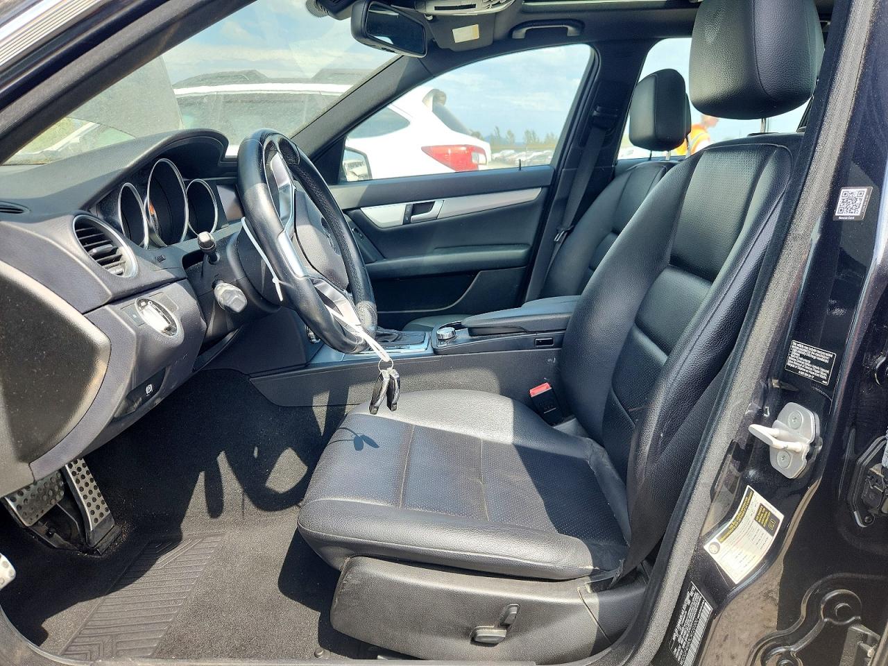 2012 Mercedes-benz C 250 Черный vin: WDDGF4HB3CR220300