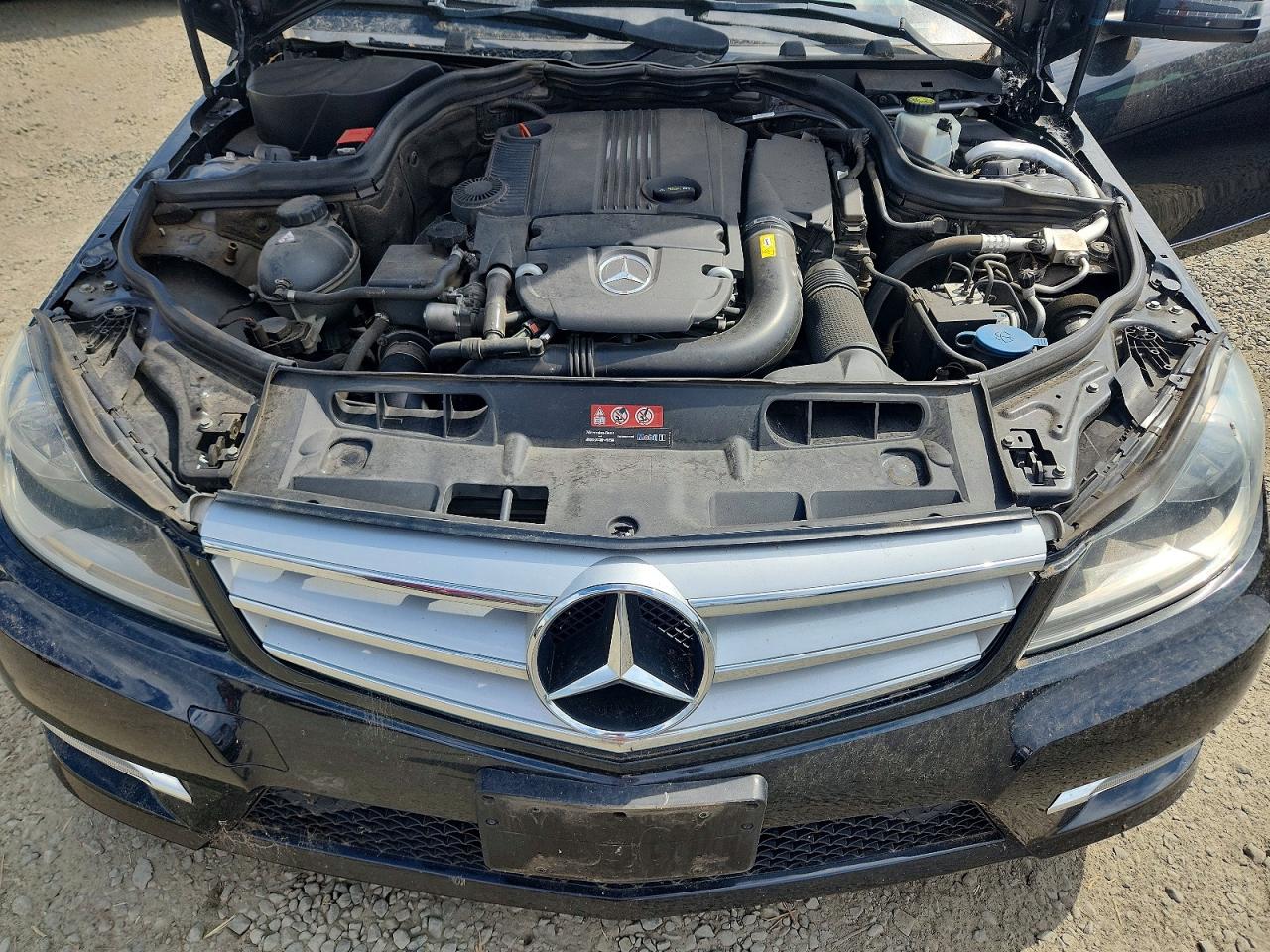2012 Mercedes-benz C 250 Черный vin: WDDGF4HB3CR220300