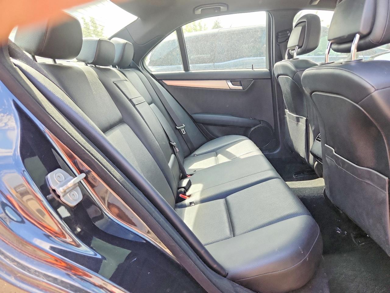 2012 Mercedes-benz C 250 Черный vin: WDDGF4HB3CR220300