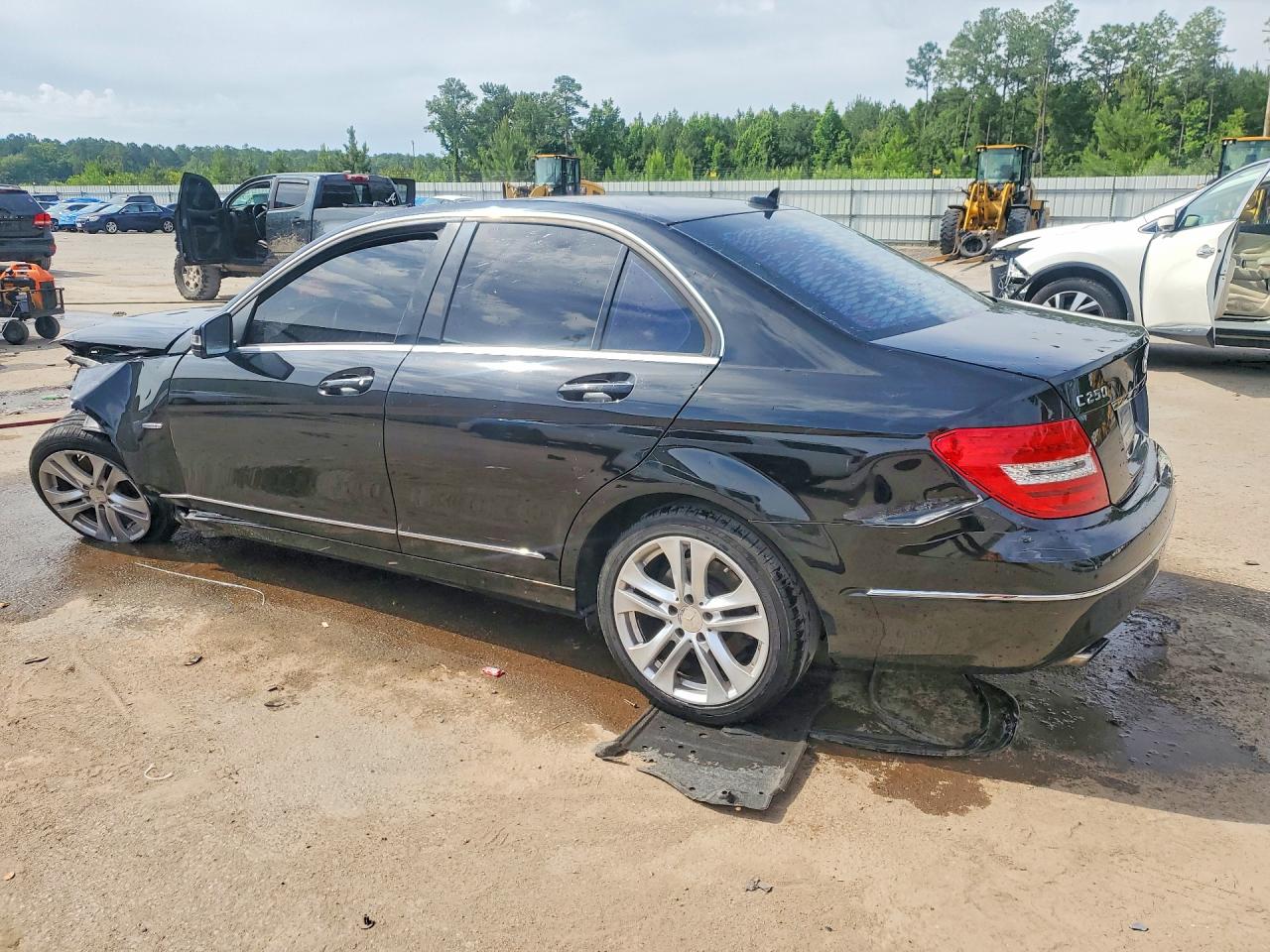 2012 Mercedes-benz C 250 Черный vin: WDDGF4HB3CR236237