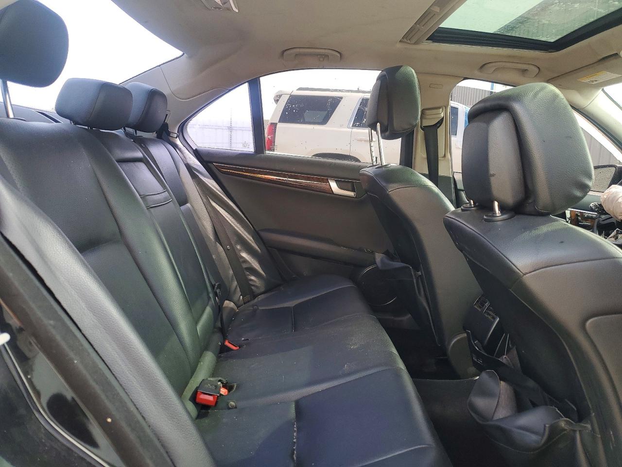 2012 Mercedes-benz C 250 Черный vin: WDDGF4HB3CR236237