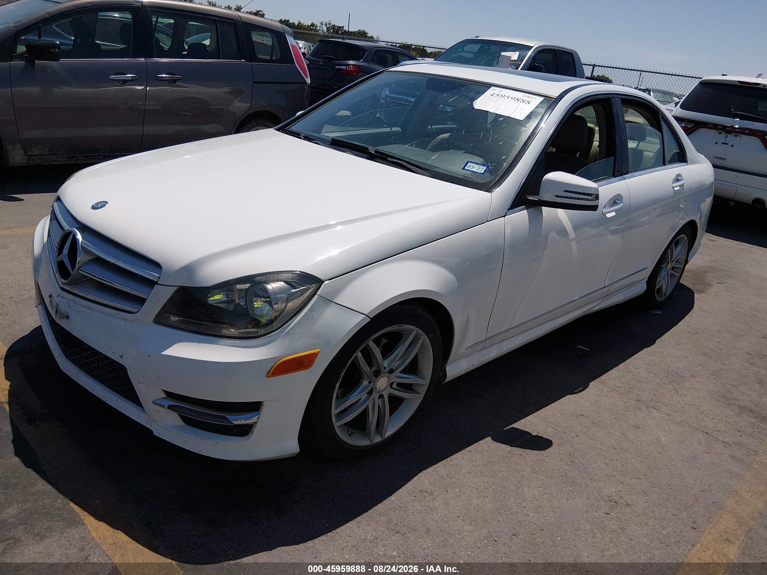 2013 Mercedes-benz C 250 Sport Белый vin: WDDGF4HB3DA790605