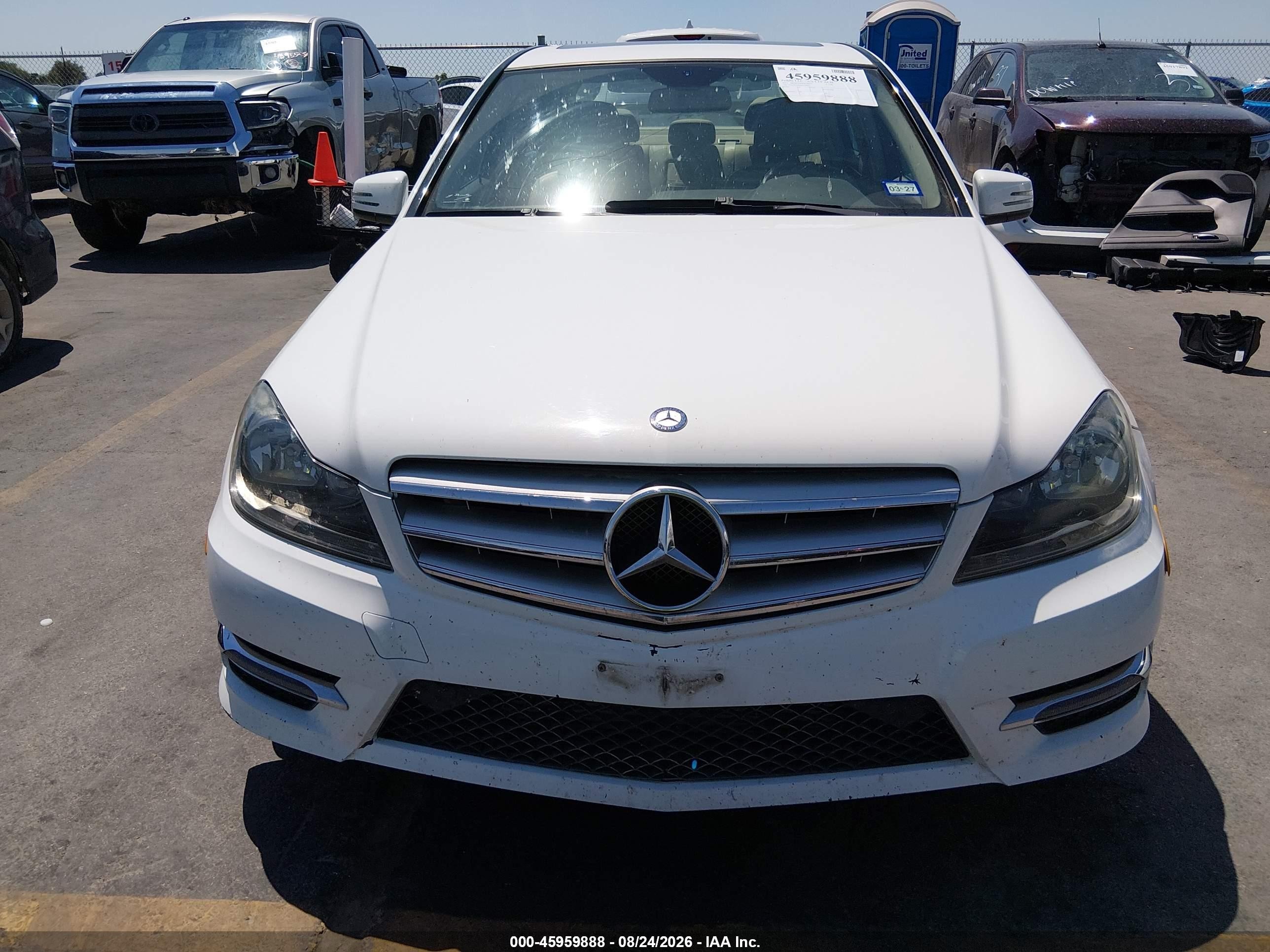 2013 Mercedes-benz C 250 Sport Белый vin: WDDGF4HB3DA790605