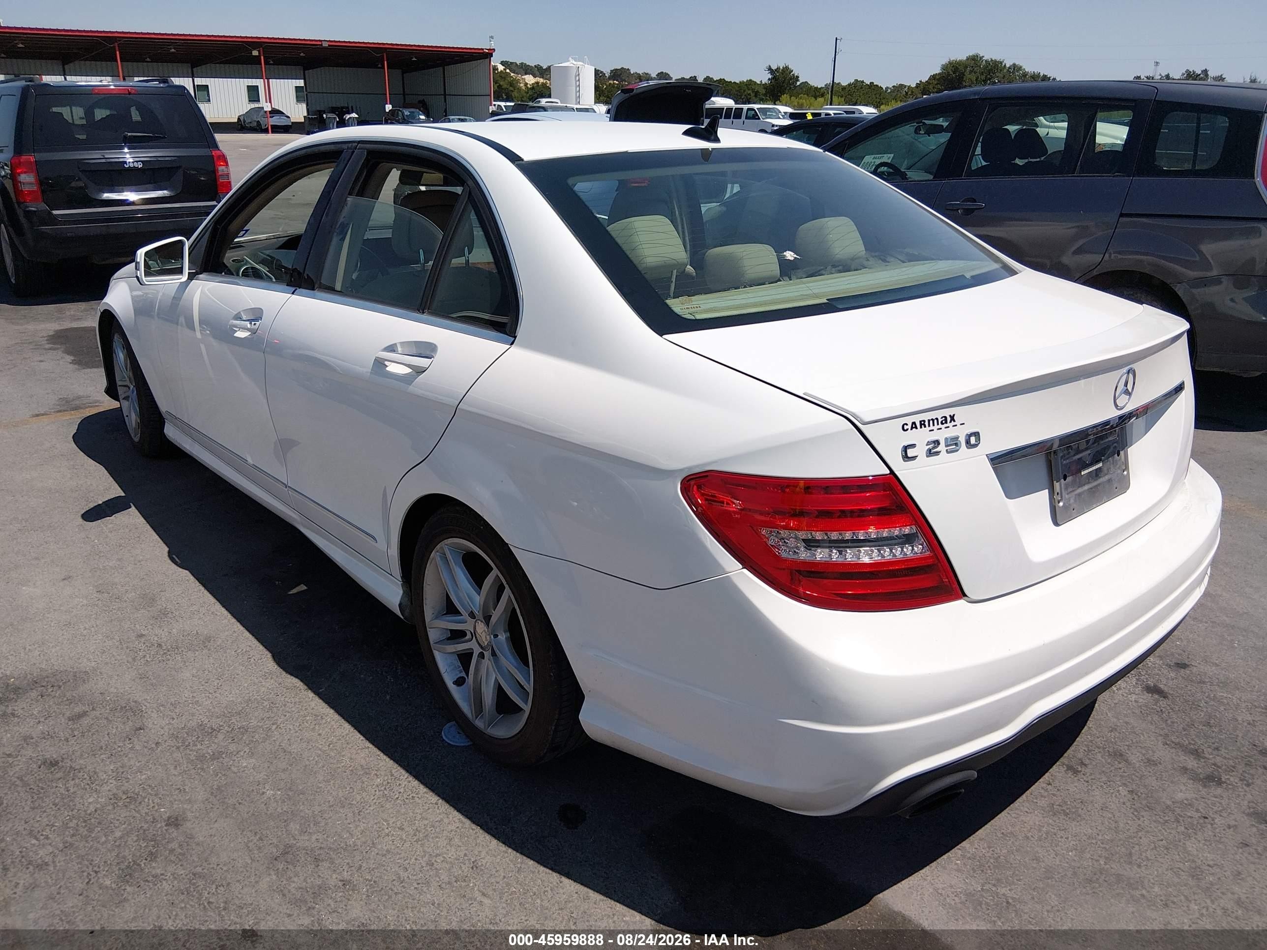 2013 Mercedes-benz C 250 Sport Белый vin: WDDGF4HB3DA790605