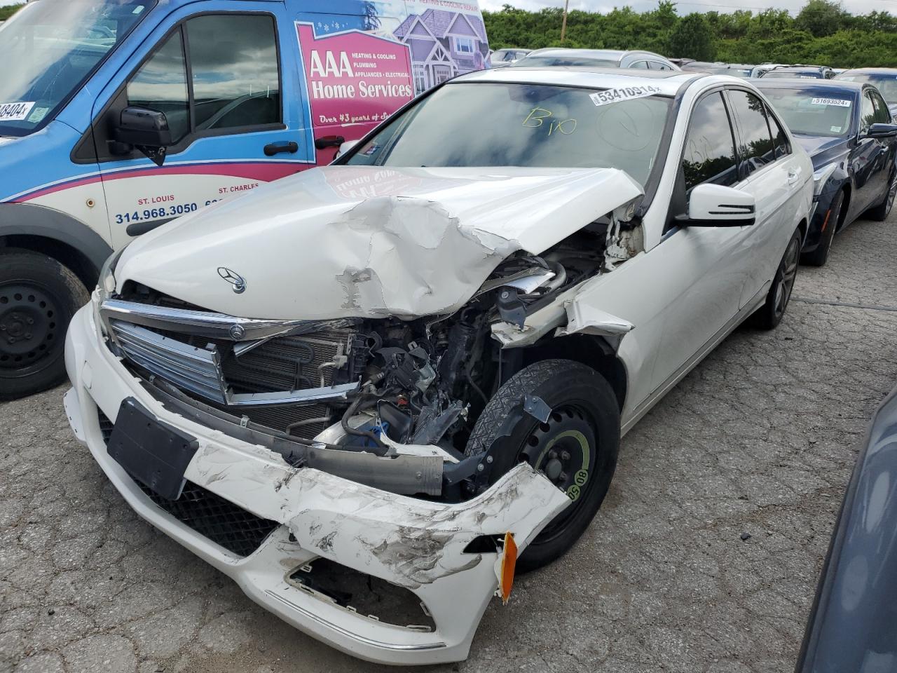 2013 Mercedes-benz C 250 White vin: WDDGF4HB3DA800193