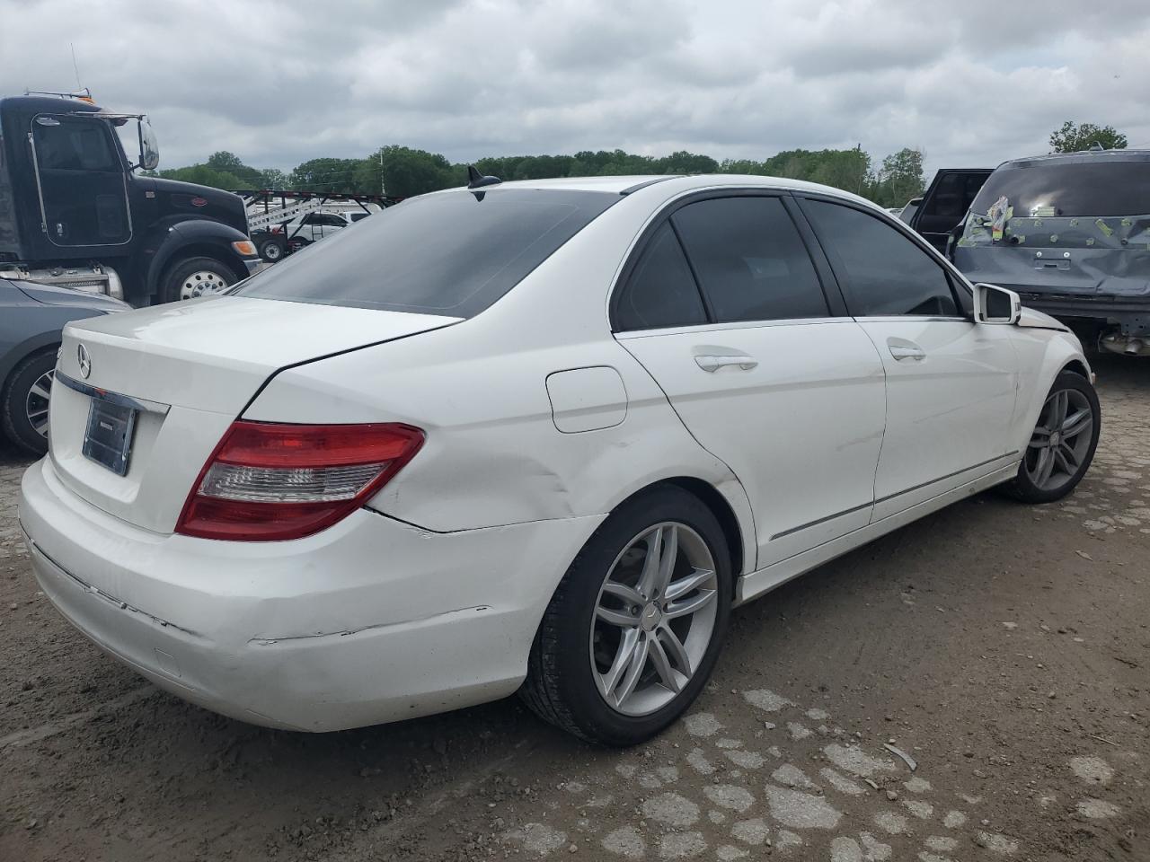 2013 Mercedes-benz C 250 White vin: WDDGF4HB3DA800193