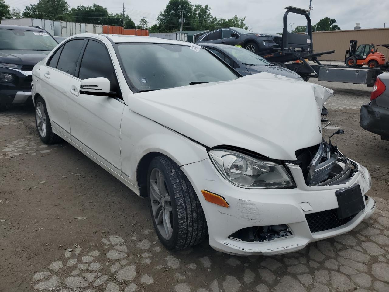 2013 Mercedes-benz C 250 White vin: WDDGF4HB3DA800193