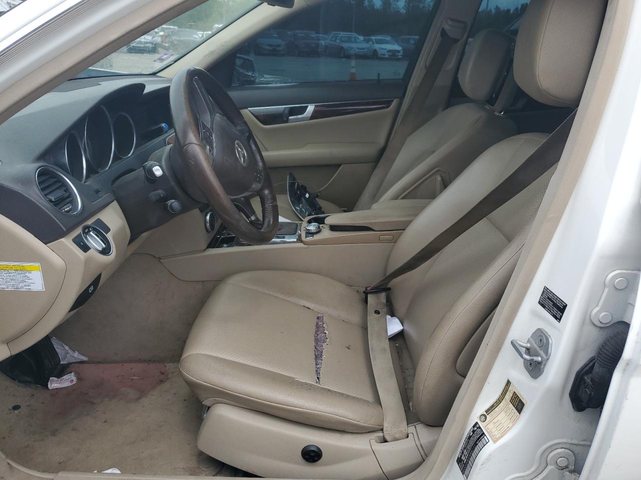 2013 Mercedes-benz C 250 White vin: WDDGF4HB3DA800193
