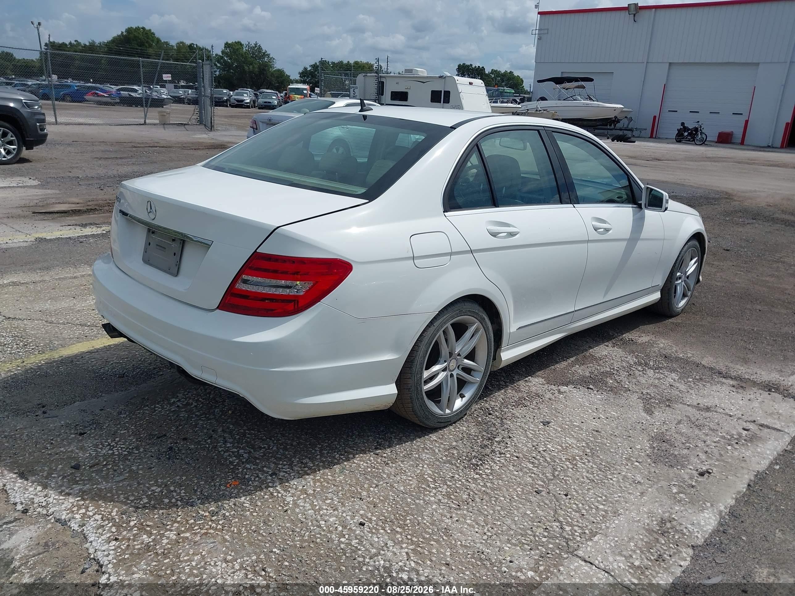 2013 Mercedes-benz C 250 Sport White vin: WDDGF4HB3DA830083