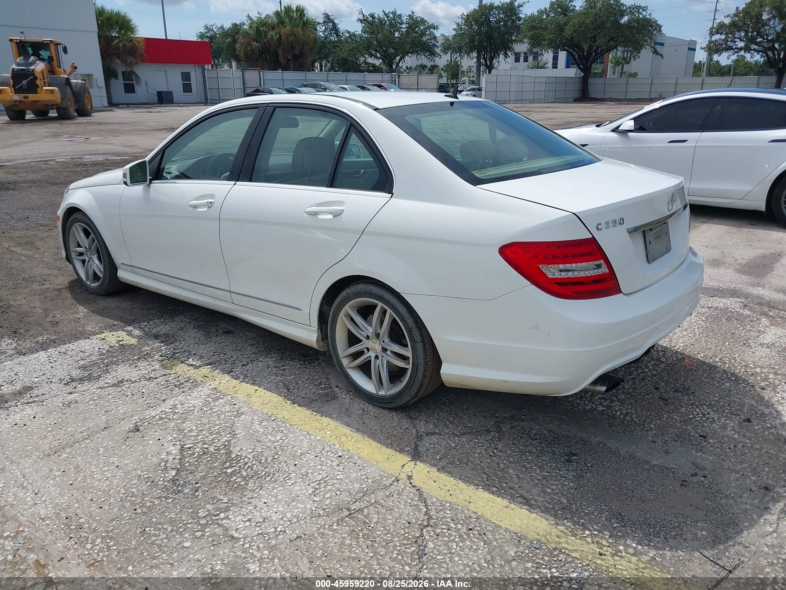 2013 Mercedes-benz C 250 Sport White vin: WDDGF4HB3DA830083
