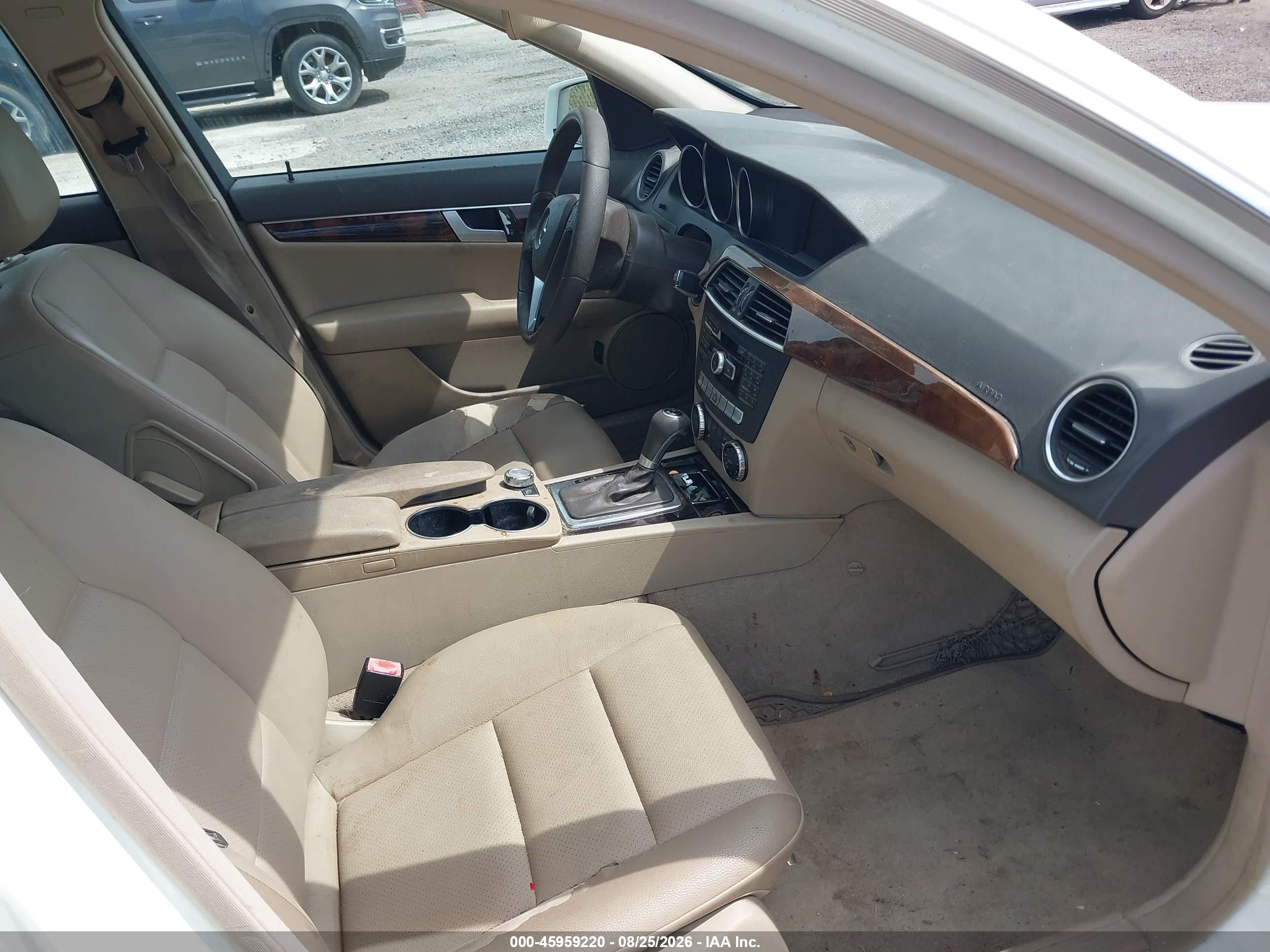 2013 Mercedes-benz C 250 Sport White vin: WDDGF4HB3DA830083