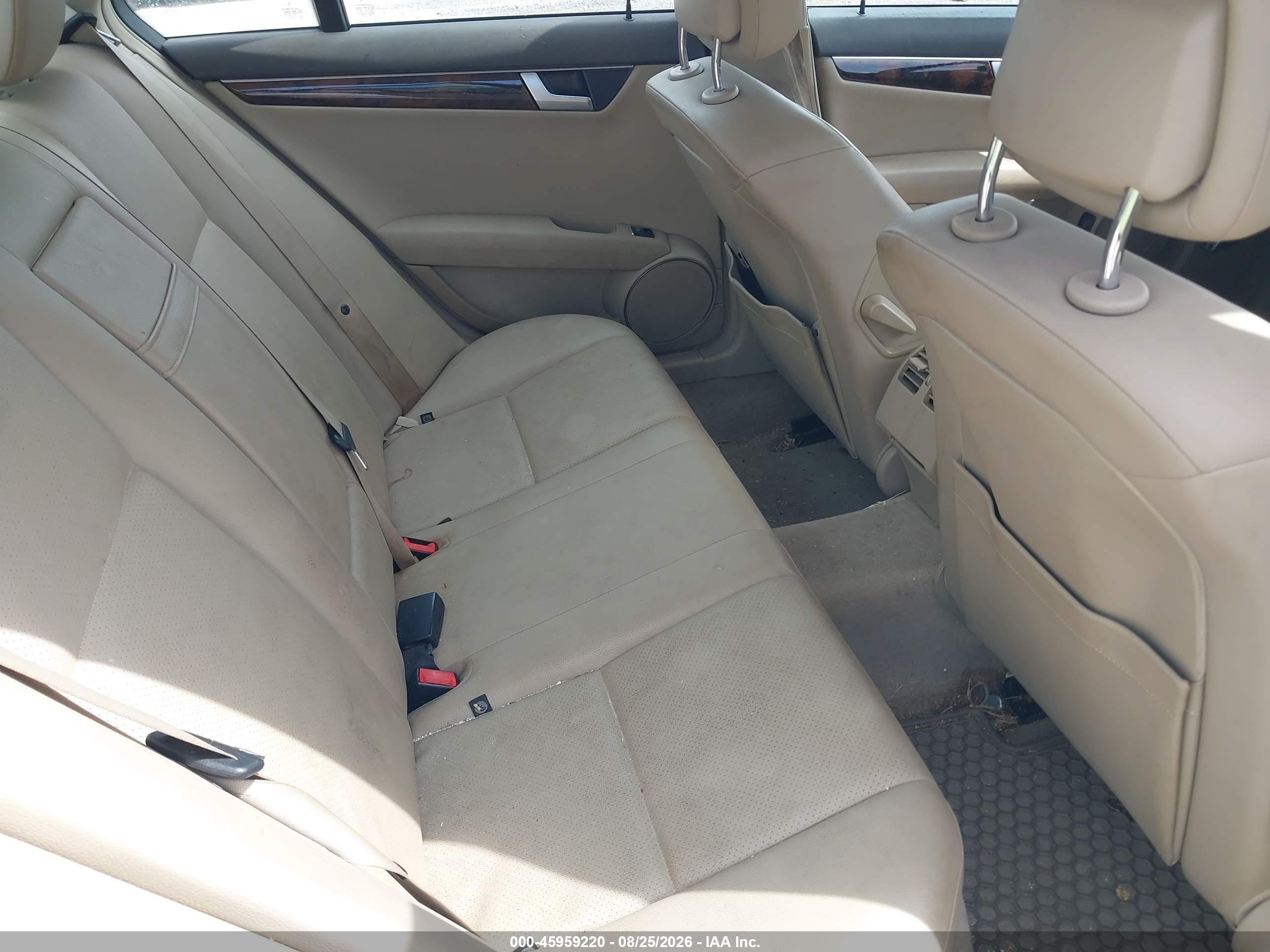 2013 Mercedes-benz C 250 Sport White vin: WDDGF4HB3DA830083