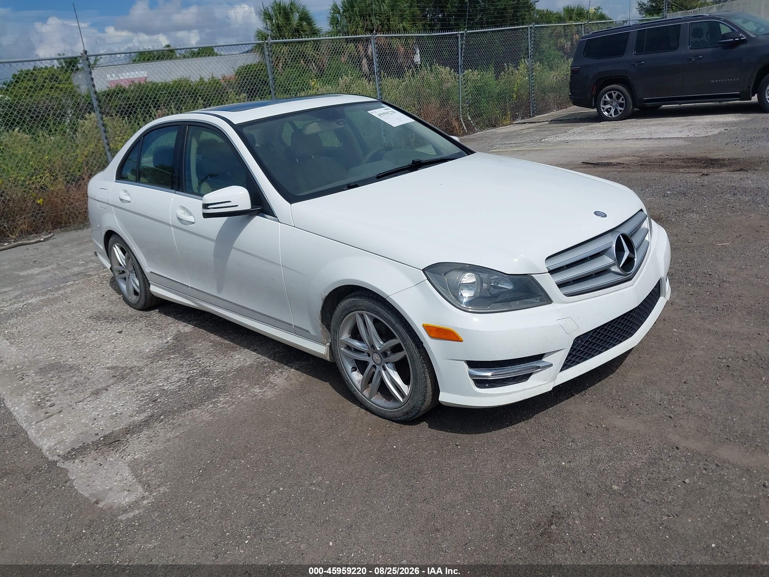 2013 Mercedes-benz C 250 Sport White vin: WDDGF4HB3DA830083