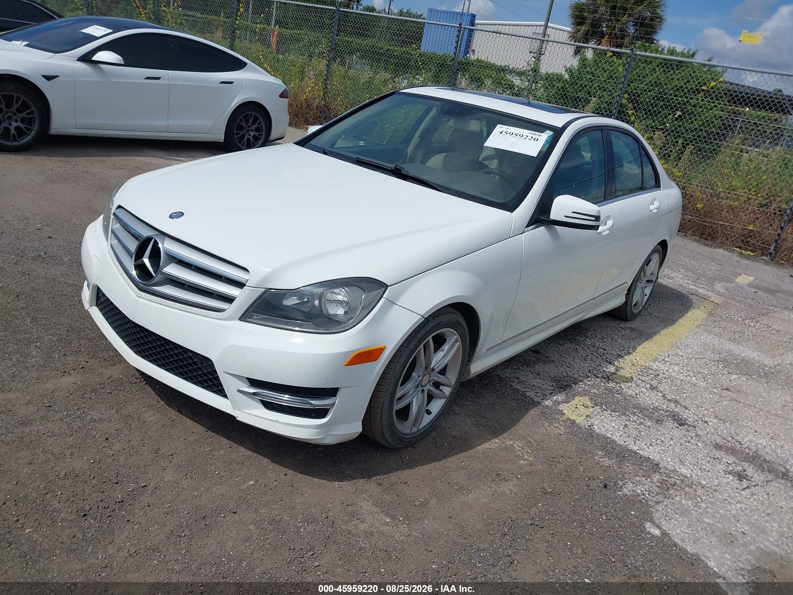 2013 Mercedes-benz C 250 Sport White vin: WDDGF4HB3DA830083