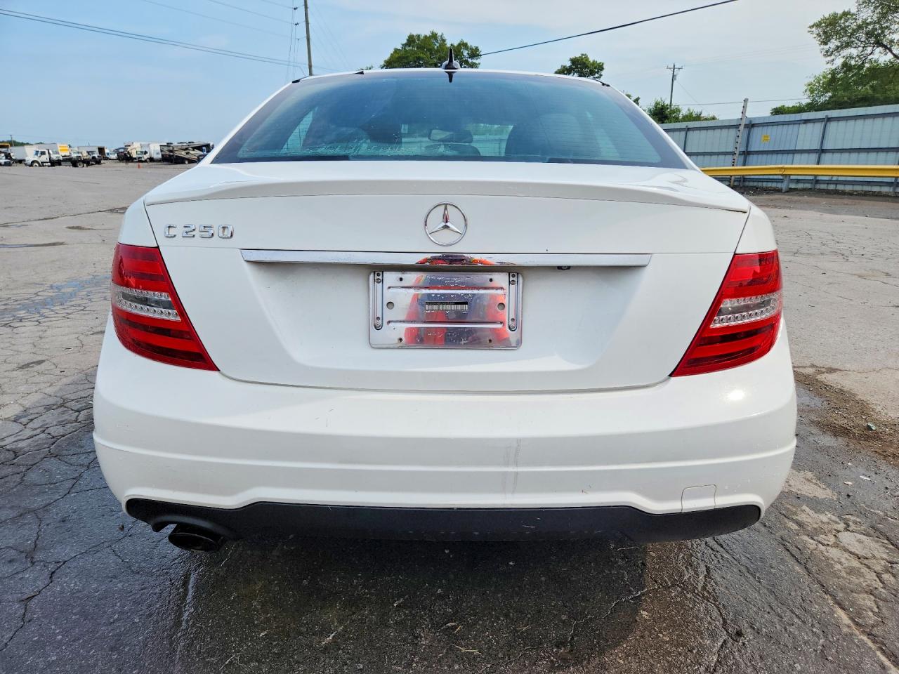 2013 Mercedes-benz C 250 White vin: WDDGF4HB3DR245389