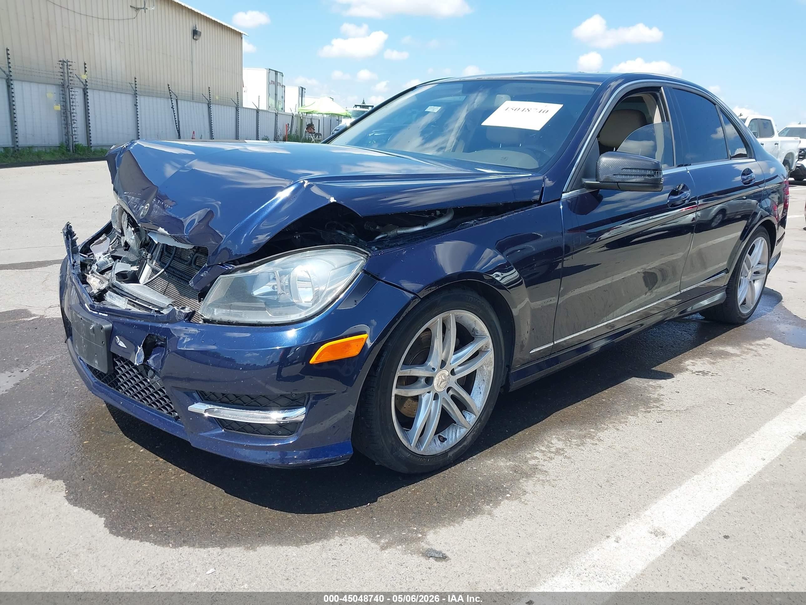 2013 Mercedes-benz C 250 Luxury/sport Синий vin: WDDGF4HB3DR259955