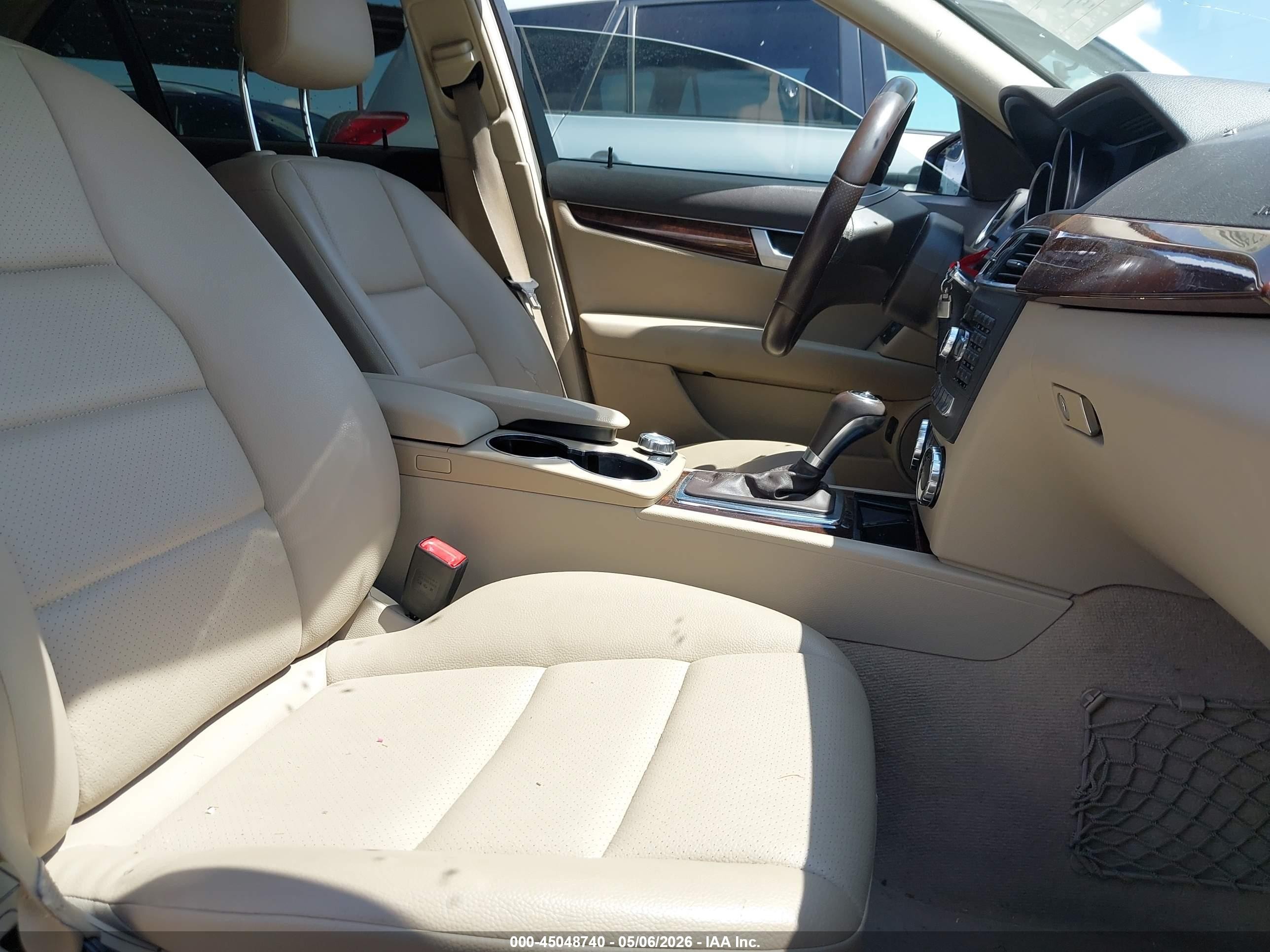 2013 Mercedes-benz C 250 Luxury/sport Синий vin: WDDGF4HB3DR259955