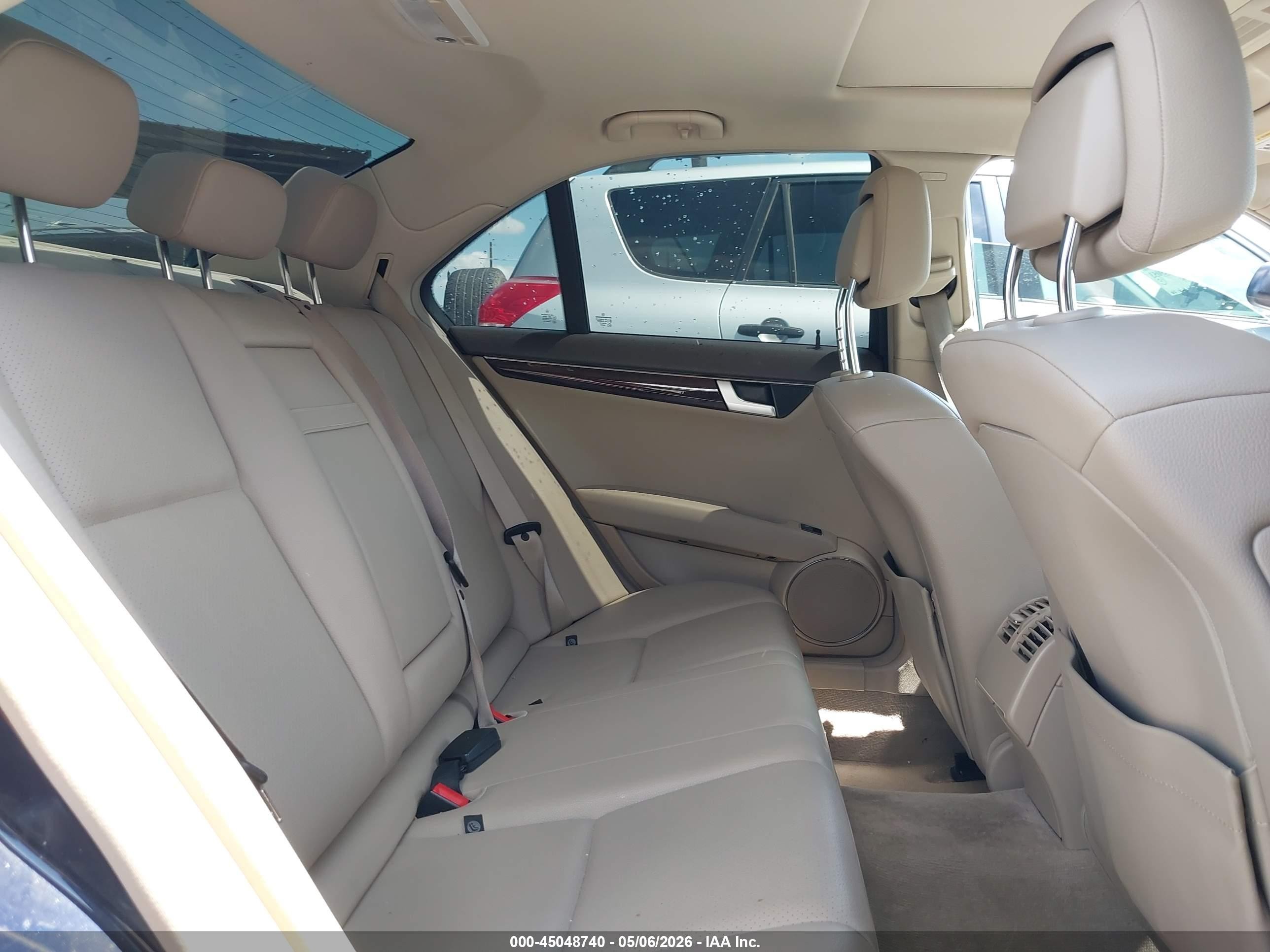 2013 Mercedes-benz C 250 Luxury/sport Синий vin: WDDGF4HB3DR259955