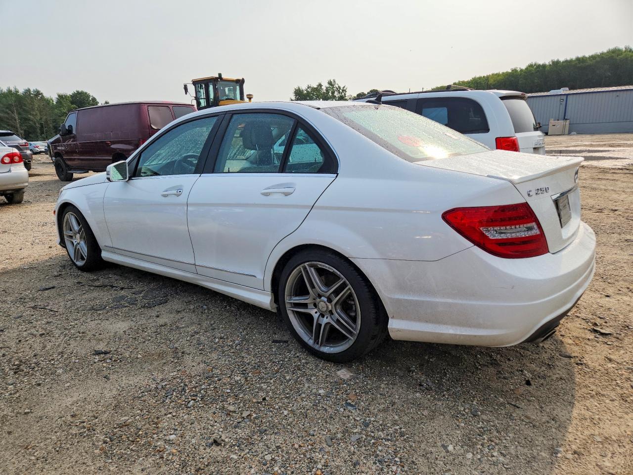 2013 Mercedes-benz C 250 Белый vin: WDDGF4HB3DR268557
