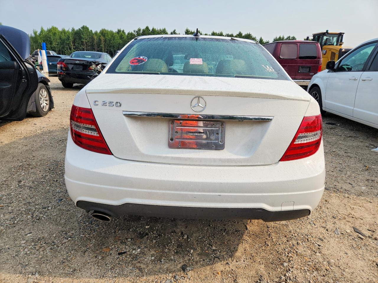 2013 Mercedes-benz C 250 Белый vin: WDDGF4HB3DR268557