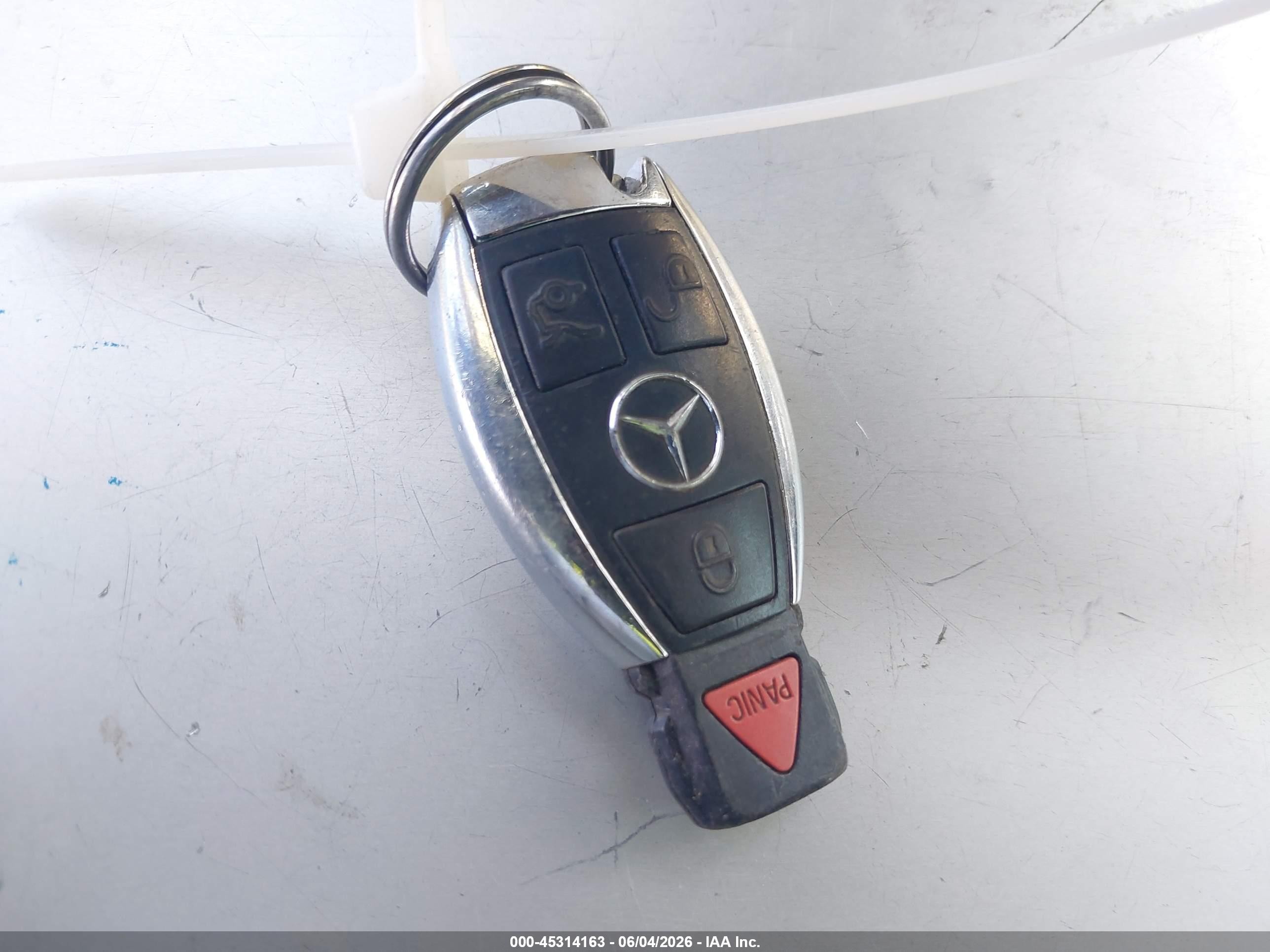 2013 Mercedes-benz C 250 Sport Белый vin: WDDGF4HB3DR272057