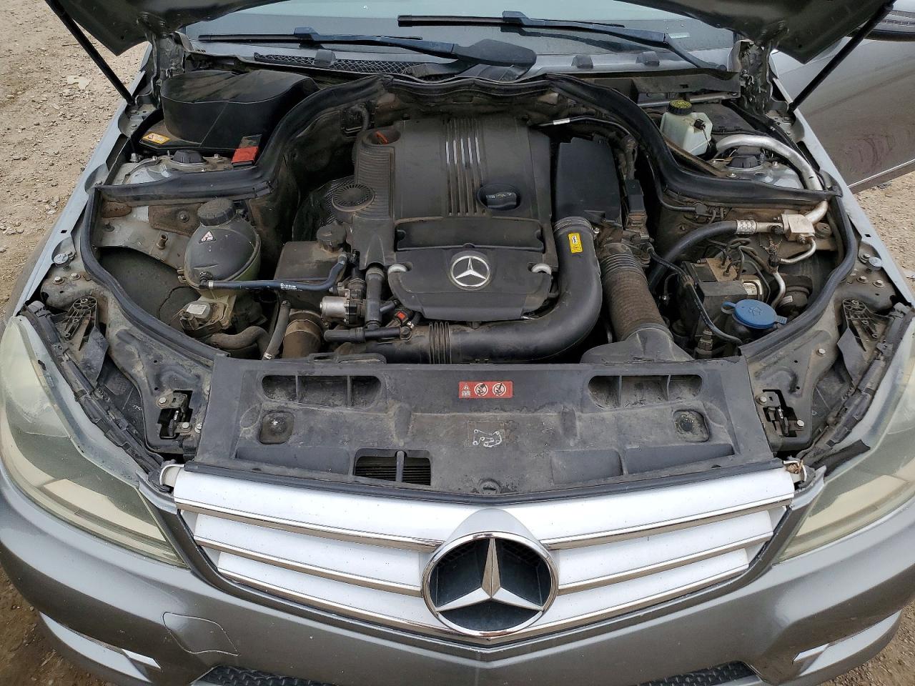 2013 Mercedes-benz C 250 Gray vin: WDDGF4HB3DR276447