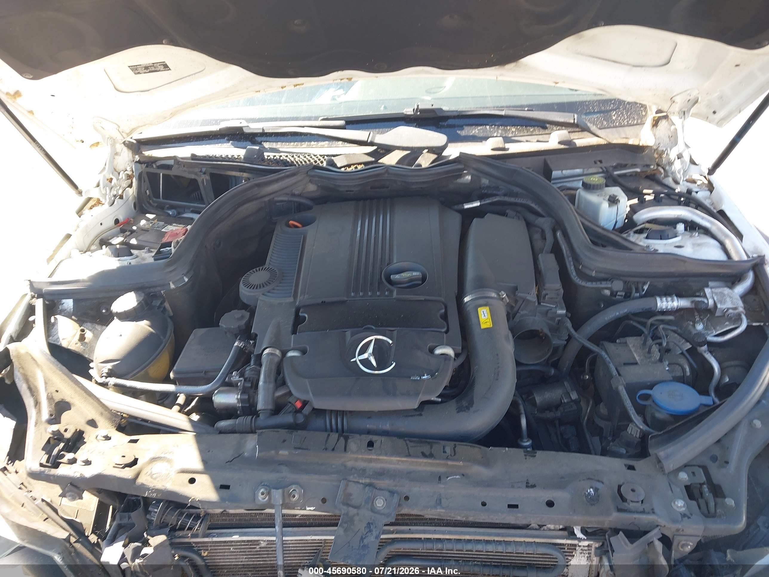 2013 Mercedes-benz C 250 Sport White vin: WDDGF4HB3DR282376